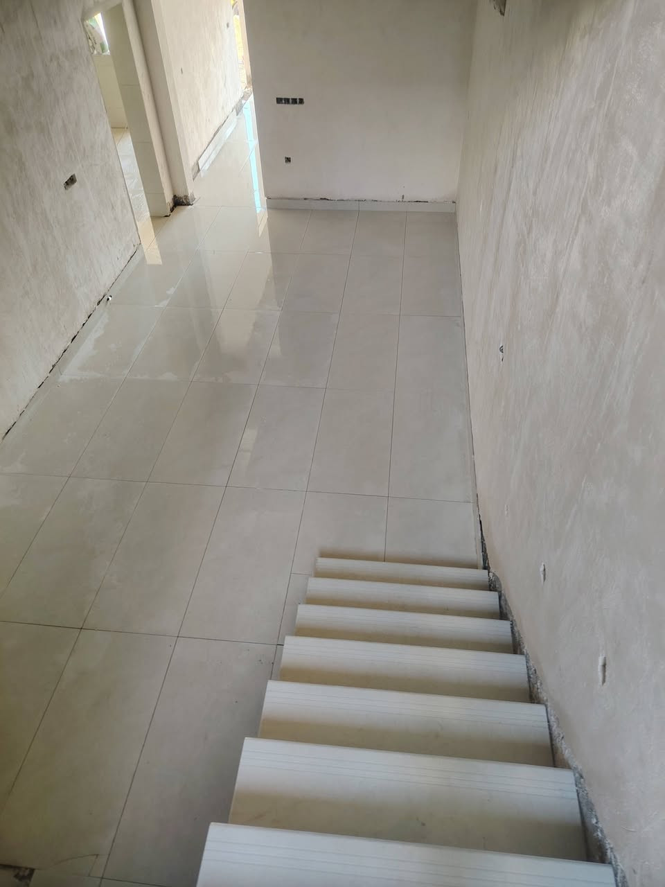 اسطه سيراميك وبورسلين متفرغ وشغل استلام مهندس وانتاج زين واسعار مناسبه والتزام بل عمل خابر وتدلل نتراهم وحسب الطلب ***********
