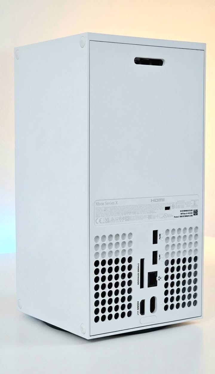 ⚪ اكس بوكس سيريس اكس ديجتال - 1 تيرا بايت ⚪
XBOX - SERIES X DIGITAL  - 1TB 
 اللون الابيض الثلجي .
 نظافة 1000% ( كما في الصور )

+ جويستك الشركة الأصلي
+ يو بي اس ups 850va  

🟡+ مكتبة العاب : من 25 لعبة :🟡

1. ريد ديد ريدمبشن 2 - ألتميت اديشن (Red Dead Redemption II)
2. أساسنز كريد أوديسي – ألتيمت إديشن (Assassin's Creed Odyssey – Ultimate Edition)
3. هيتمان 3 - النسخة الأولى (Hitman III)
4. هيتمان 3 - النسخة الثانية (Hitman III)
5. ذا ووكينغ ديد: الموسم الأول (The Walking Dead)
6. ذا ووكينغ ديد: الموسم الثاني (The Walking Dead: Season Two)
7. ذا ووكينغ ديد: أ نيو فرونتيير (The Walking Dead: A New Frontier)
8. تراك وورلد: أستراليا - فيرست هول (Truck World: Australia - First Haul)
9. ديمون إكس ماكينا: تايتانيك ساين - نسخة ديمو (Daemon X Machina: Titanic Scion - Demo)
10. باتلفيلد 4 (Battlefield 4)
11. باتلفيلد 1 (Battlefield 1)
12. باتلفيلد 5 (Battlefield V)
13. كول أوف ديوتي: مودرن وورفير 2 (Call of Duty: Modern Warfare II)
14. كول أوف ديوتي: مودرن وورفير 3 (Call of Duty: Modern Warfare III)
15. أساسنز كريد أوريجينز (Assassin's Creed Origins)
16. ديستني 2 (Destiny 2)
17. ديلتا فورس (Delta Force)
18. إي فوتبول (eFootball)
19. روكيت ليغ (Rocket League)
20. وار ثاندر (War Thunder)
21. أسفلت ليجندز يونايت (Asphalt Legends Unite)
22. سبليت جيت (Splitgate)
23. تيل مي واي - الفصل الأول (Tell Me Why - Chapter 1)
24. ريترو كلاسيكس (Retro Classics)
25. كاندي كراش ساجا (Candy Crush Saga)

🔴🔴 السعر : 850 الف قفل ✅ لذلك الرجاء عدم الاحراج في التعليقات او التواصل ، اذا ما عجبك السعر اترك الجهاز ، وكل الهلا بيكم 🌷 🔴🔴

🟡🟡 لا يوجد توصيل داخل بغداد ..🟡🟡
مكاني بغداد شارع فلسطين ، الجهاز معروض عند متجر الكترونيات في شارع فلسطين .. تفحص في المتجر على راحتك .. يلا تشتري .. وتدلل 🌷✅

🔴 واذا كان خارج بغداد - لا يوجد فحص 
تسلم المبلغ للمندوب ، يلا تستلم الجهاز .🔴

للتواصل واتس اب : ***********
الرجاء فقط الشراي يتواصل .. بدون احراج .. 🌷
