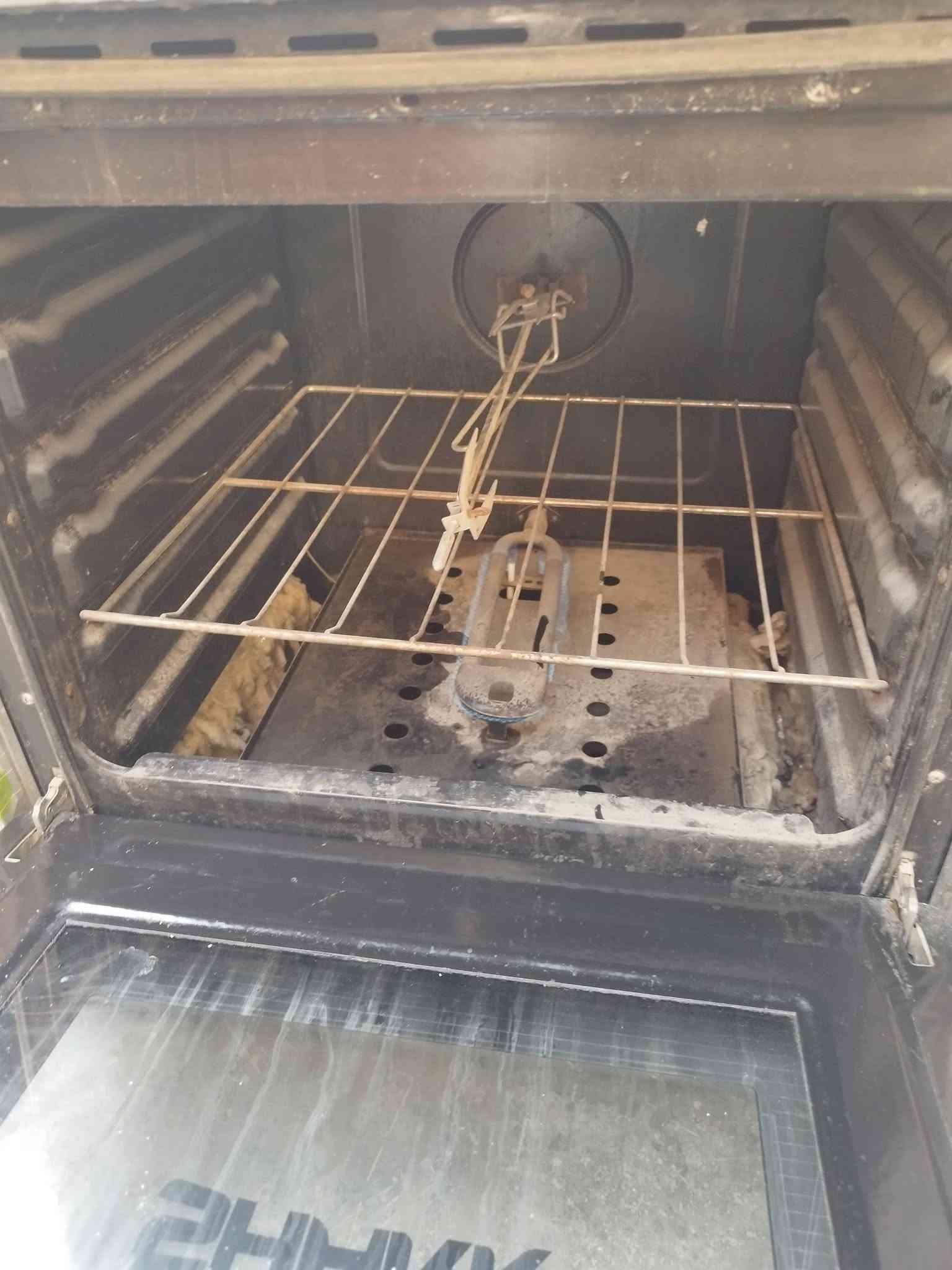 يا الله بيع مستعجل طباخ مصري  نضيف جدا شغال فوول نار زركه نضافه شغاله 3 عيون الفوك وحده متروكه والفرن شغال فوك وجوه ع فحص بسعر 40 الف مكاني ابو غريب شهداء شارع السكلات بضهر السوك  وات ساب  ***********
