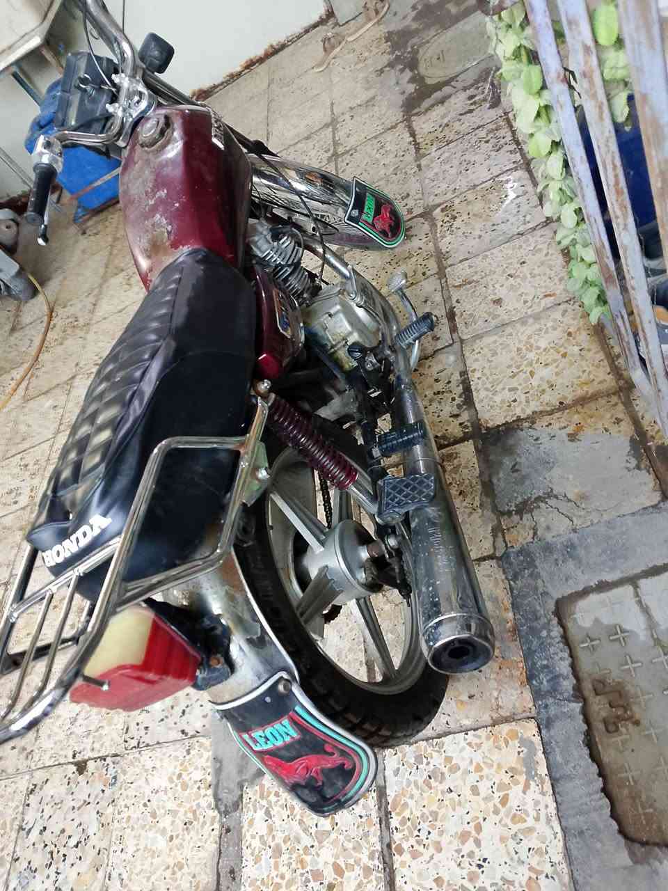 ايرانيه 4كير اسمها ارشا
سعر 250. قفل بغداد البياع 
***********
