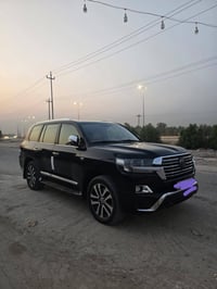 لاندكروز للبيع تفاصيل السيارة رقم بغداد موديل 2018 ماشيه 87الف سياره د...