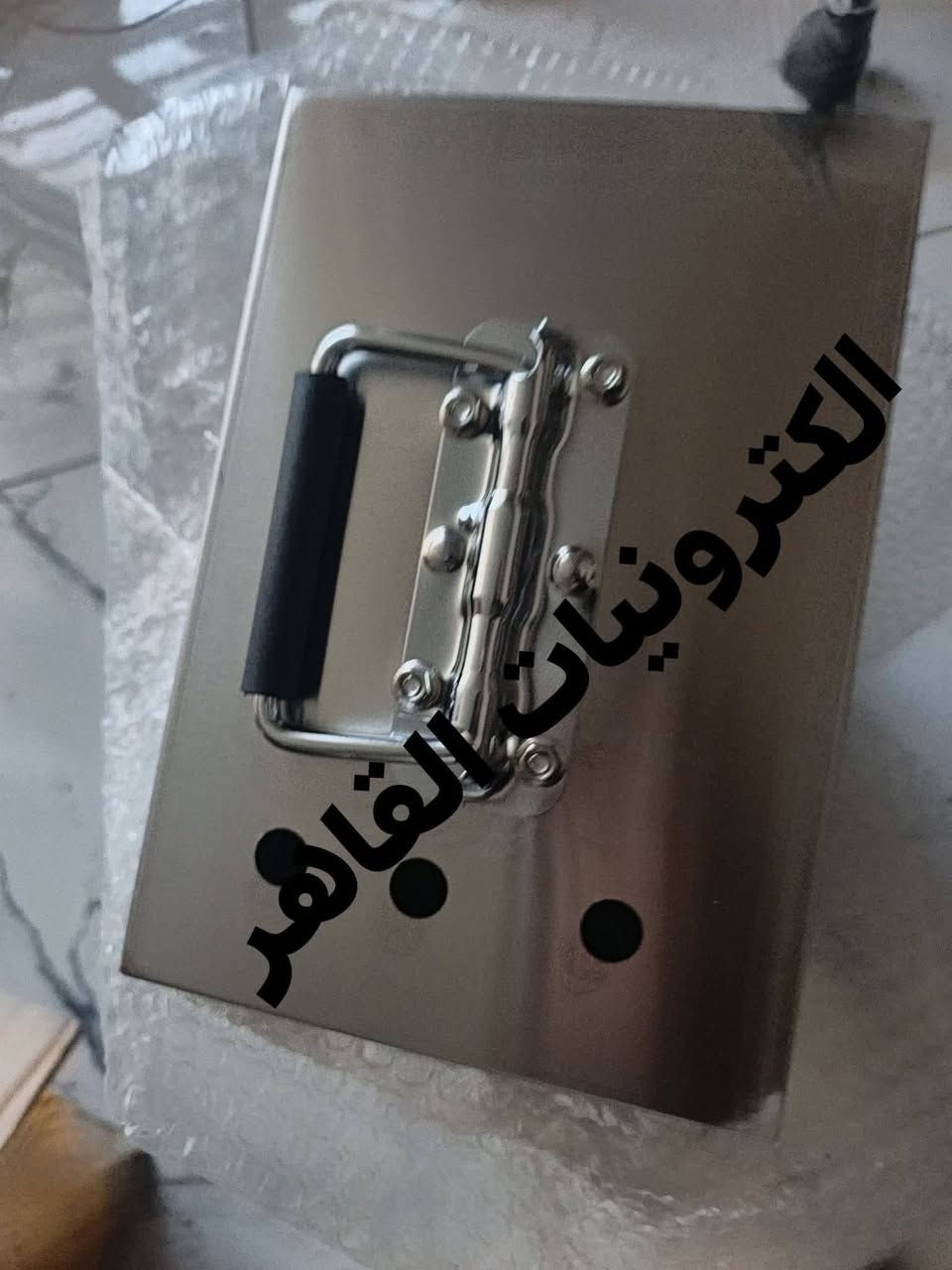 متوفر لدى 
إلكترونيات القاهر لبطاريات الليثيوم 
‏‪***********‬‏

نص مكتوب في الصور:
- الكترونيات القاهر
- الكترونيات القاهرة