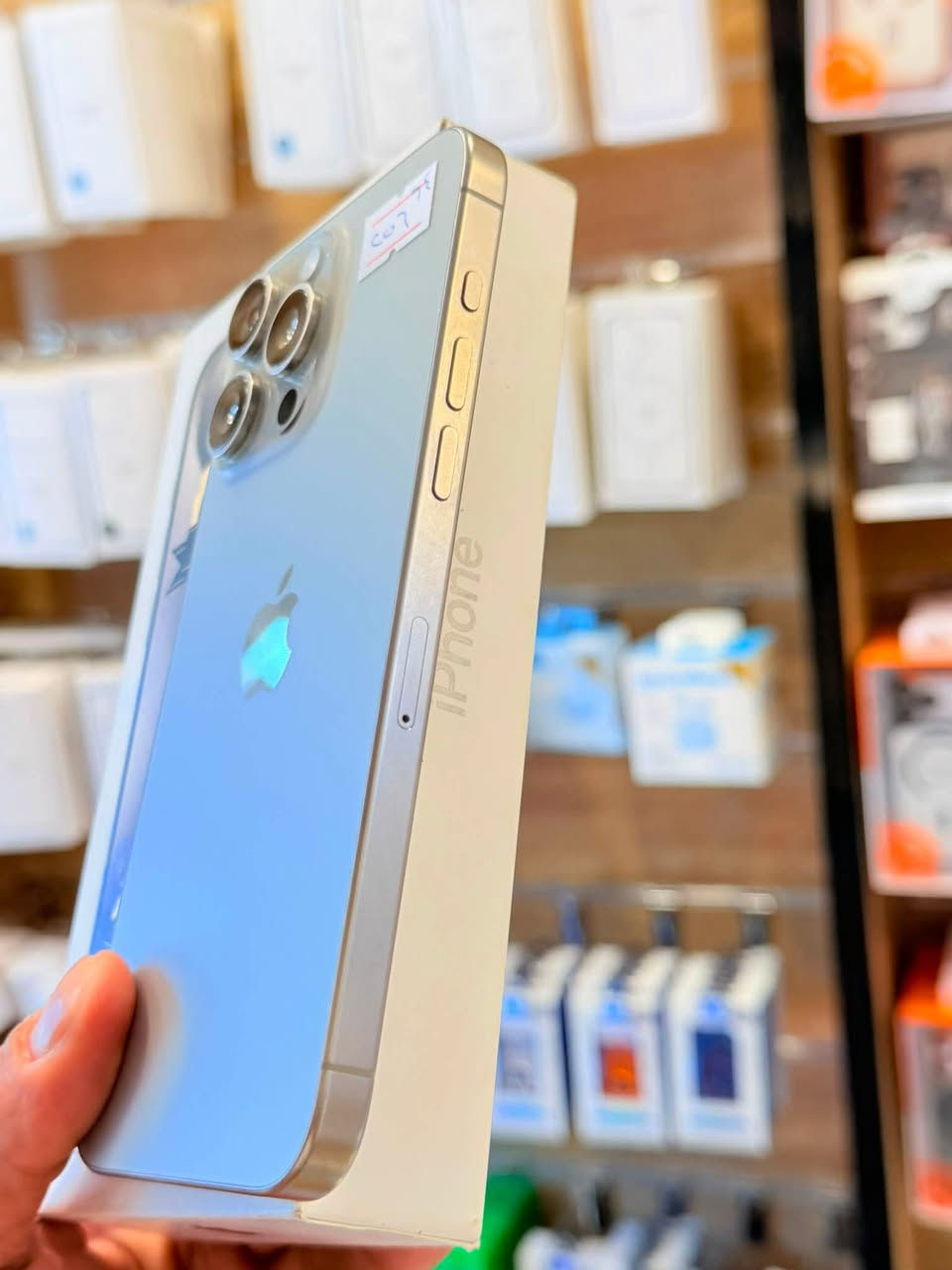 ايفون 15 برو ماكس 📱شرق اوسط
ذاكره 256 بطاريه 94 نضافه 100‎%‎ زلغ مابي هو والجديد سوه نموذج M لونه المميز كامل ملحقاته وتر بروف وبلحاسبه كله نورمال وتر بروف يعني كلشي ممبدل بي وضمان وصل 5 ايام اي مشكله او عطل يستبدل فورا 
السعر مليون و75 الف 🔥📲
العنوان بغداد البياع شارع 20 قرب 
مجمع دينار ونص مركز عيسى فون
📲***********📲
