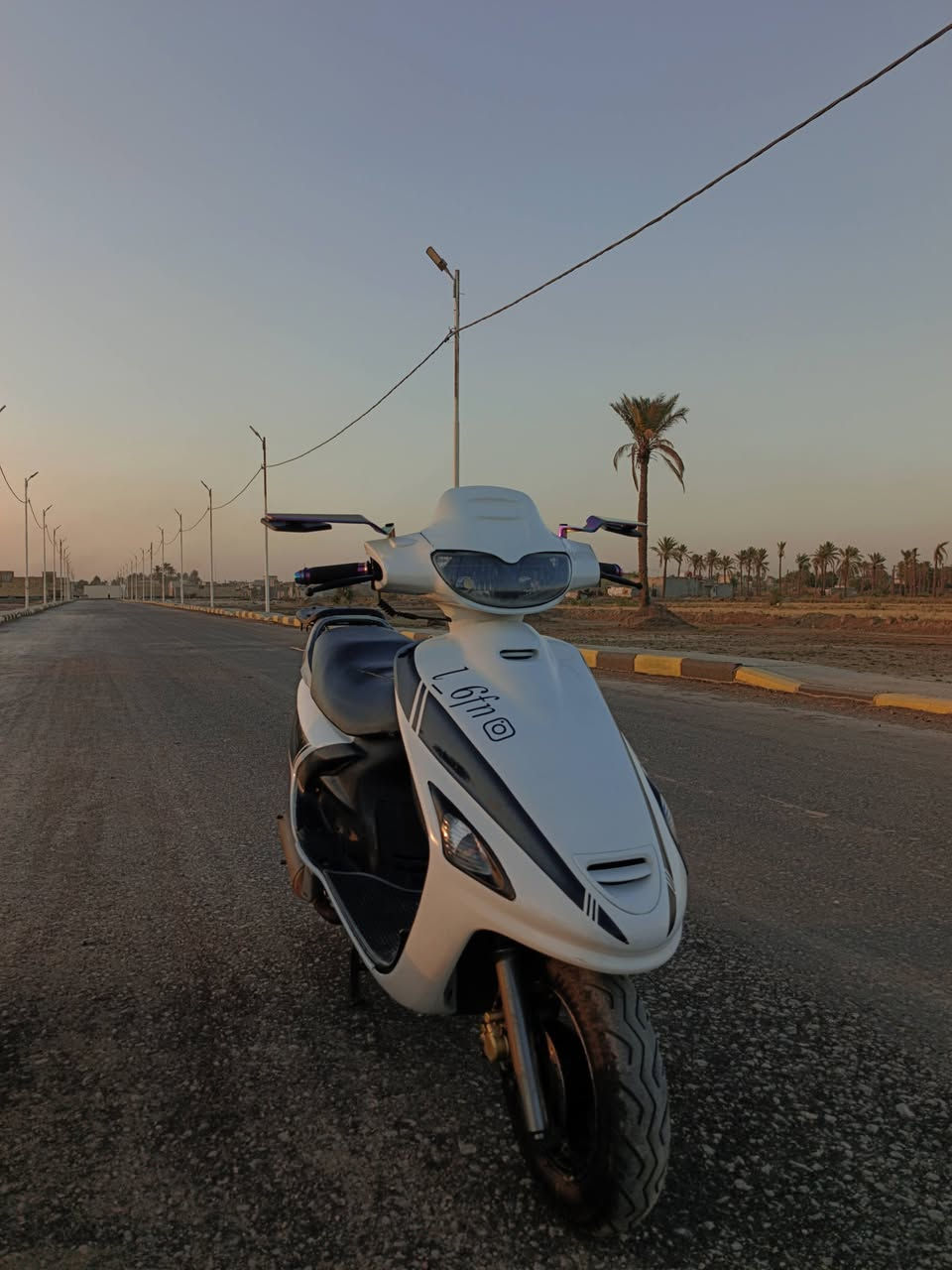 سلام عليكم  دراجه للبيع نظيفه وشرط ما مفتوحه تاخذه بيدك تفحص  مزوعه تزويد كابريتر يدات هواب شغلات السعر 700بيه مجال رقم ***********
