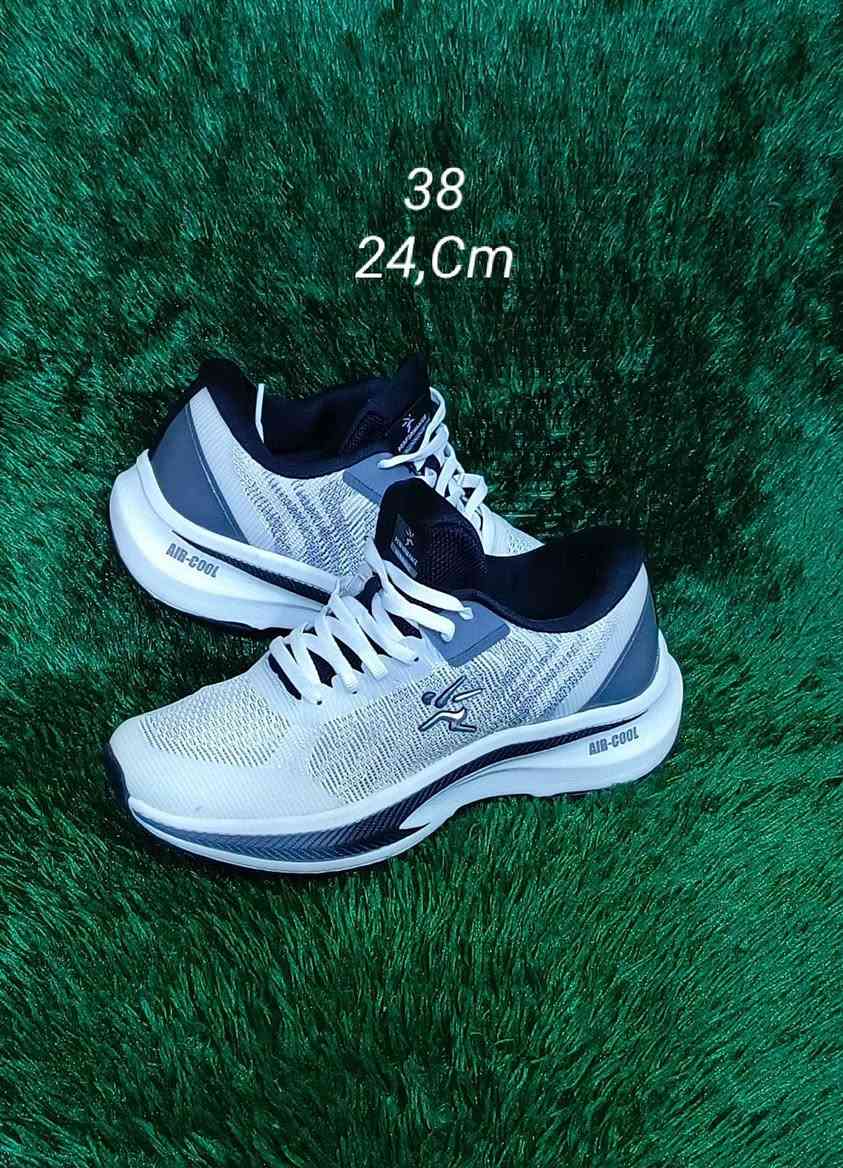 👟احذيه  باله درجه اولى 
نظافه 💯 رجالي 
قياسات مختلفه الأسعار بلخاص 🌷
يوجد توصيل لجميع المحافظات 🚛 
لتواصل ***********📱

نص مكتوب في الصور:
- 39 25,5,Cm
- 45 29,Cm
- 39,5 24,5,Cm
- 38
- 24,Cm
- 41
- 26,Cm
- 42
- 27,Cm
- 41,5