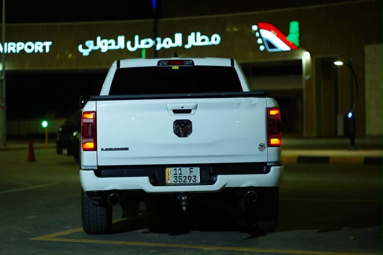 السلام عليكم

Dodge RAM  2023

V8____5700

‎✅المواصفات : 

رادار امامي وخلفي وحساسات امامي وخلفي

‎شاشة وسطية كبيرة كاري بلي واندرويد اوتو

‎نقاط عمياء 

‎كاميرا خلفية  

‎تشغيل بصمة (stop/start)    

‎كير اوتوماتيك 8 سرعات  

‎تحكم ستيرن 

‎مثبت السرعة 

‎
نظام توفير الوقود eco mode
‎

نظام مانع الانزلاق و الثبات

عداد المسافة /75  الف فقط

سياره حادثها جاملغ وبنيد محدث 👍❤️ جهة السايق بدون شواصي مكفوله 

‎ اي ضرر داخلي
 غير متواجد ع الفيس فقط رقم 

*********** 
***********

