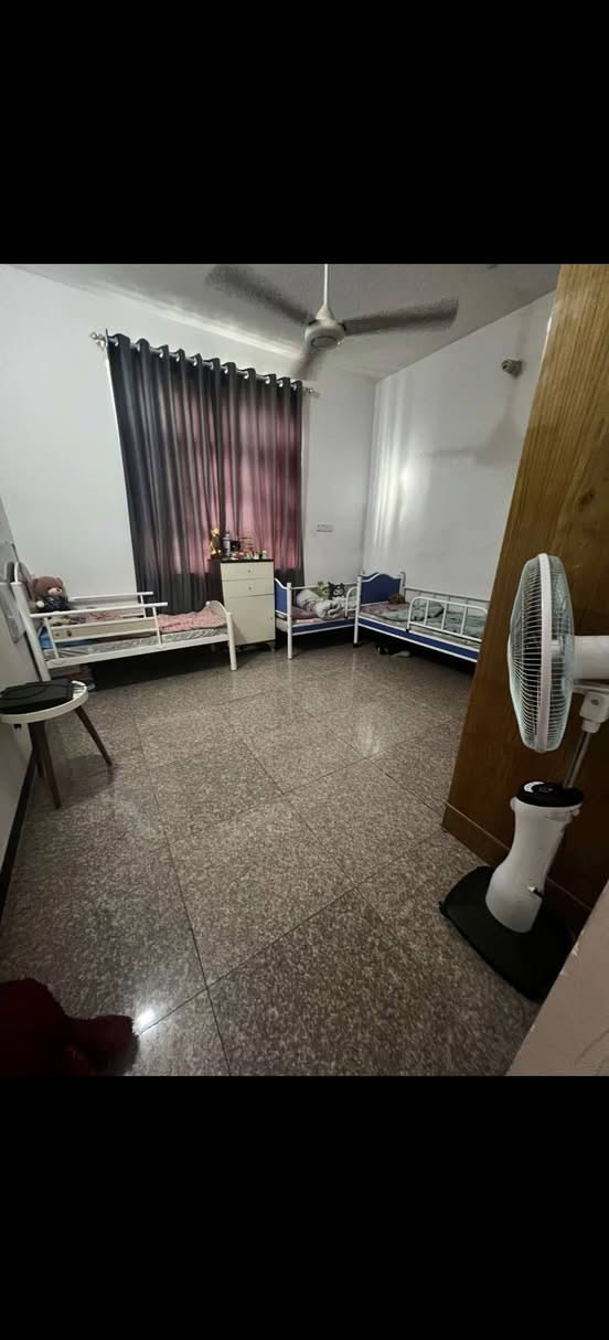 الدار للبيع المساحه ١٠٠م مربع ركن طابقين زراعي سند ٢٥ بسم صاحب الدار شارع ٨٠ جهه كربلاء فرع أسواق العلم ٣نوم صاله مطبخ كليدور مجمع صحيات عرض الشارع 8م السعر 115 وبي مجال قليل
