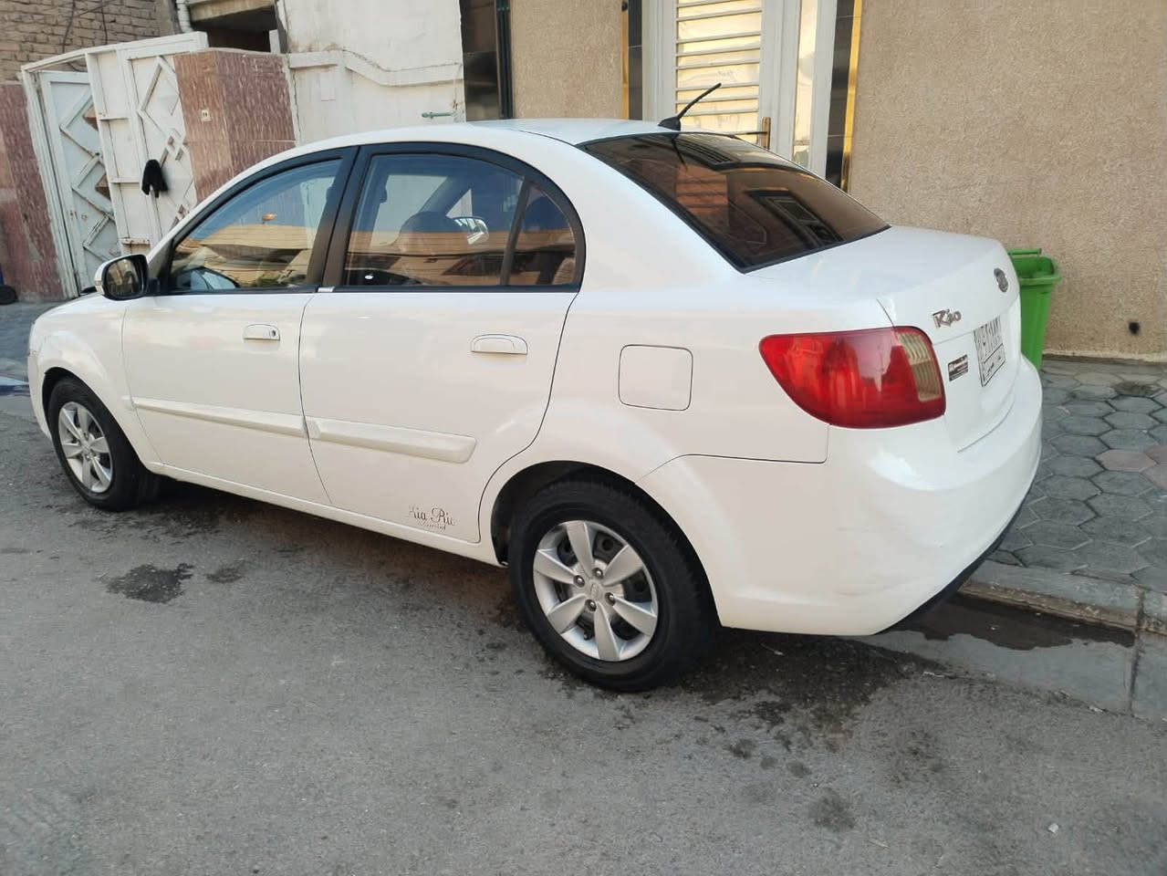سلام عليكم كيا ريو للبيع موديل 2010 بيها جاملغ صبغ وبيها شبرين بل بنيد صبغ جاهزه من كلشي حداديه جديده
تبريد ثلج ❄️ 
مكلف بل نشر 
مكان سياره كربلاء 
للاستفسار اتصال عل رقم 
📞***********
