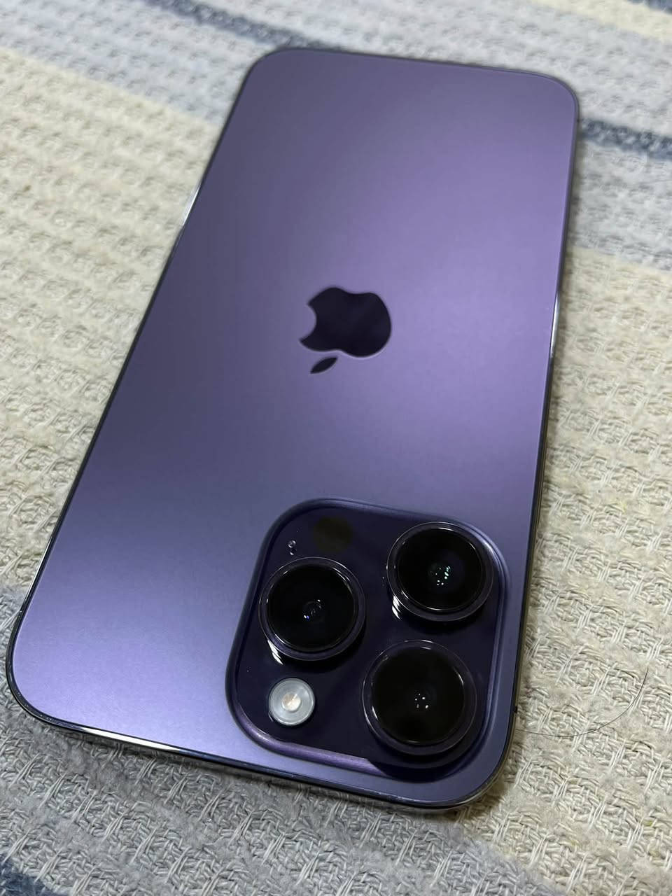 📱 للبيع: iPhone 14 Pro Max بحالة ممتازة جداً 📱
الموديل: آيفون 14 برو ماكس (iPhone 14 Pro Max)
 المساحة: 256 جيجابايت
 اللون: بنفسجي (Deep Purple) 💜
 نسبة البطارية: 91% 🔋
 الحالة: الجهاز نظيف جداً  (بدون أي تبديل لأي قطعه)شرط الفحص وين ماتريد .
 الملحقات: يأتي مع كفرات حماية 🎁
💰 السعر: 950 ألف دينار (قابل للتفاوض البسيط للجادين)
📍 المكان: جنوب الموصل القيارة/ التسليم يد بيد بعد المعاينة والتجربة.
📞 لللتواصل والاستفسار: [***********]
