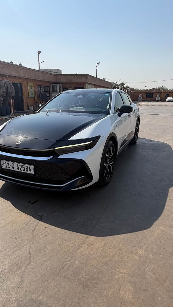 🚗 للبيع: كراون بريميوم خليجي عبد اللطيف– ماشية فقط 35,000 كم
* 📅 الموديل: 2024
* 🚘 النوع: كراون بريميوم هايبرد
* 📏 الممشى: 35,000 كم فقط
* 🛠️ الحالة: وكالة – فحص كامل 100% / بدون حوادث
* ⚙️ المحرك: 4 سلندر 2500 تنفس طبيعي / أداء قوي واستهلاك ممتاز  

✨ مواصفات داخلية:

* جلد طبيعي فاخر
* تبريد وتسخين مقاعد أمامية
* كرسي سائق وراكب كهرباء مع ذاكرة
* شاشة كبيرة + كاميرا 360 درجة
* حساسات أمامي + خلفي
* ستارة خلفية كهربائية
* إضاءة محيطية
* دخول ذكي + تشغيل بصمة
* نظام صوت ممتاز

✨ مواصفات خارجية وأمان:

* أضواء LED كاملة
* مثبت سرعة راداري
* مراقبة المسار
* تنبيه النقطة العمياء
* تنبيه الاصطدام الأمامي
* 10 وسائد هوائية
* ويالة وكالة أصلية

✨ المميزات الإضافية:

* السيارة جداً ناعمة
* استعمال راقي
* ما تحتاج أي صرف
مكفوله كفاله عامه مغلفه بالكامل افلام الحماية يوجد فقط رصعه في الجاملغ الايمن والجاملغ الايمن الخلفي 

💰 السعر:(325$)قابل للتفاوض
📍 الموقع: (بغداد المشتل  )

📞 للتواصل: (***********)
