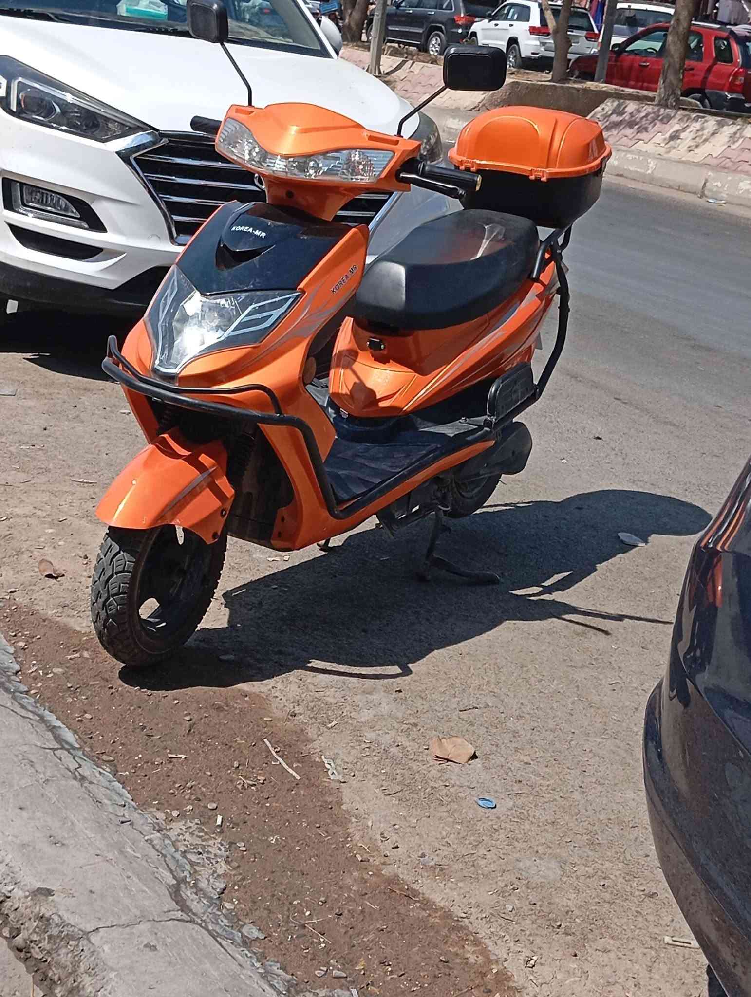 سلام واعليكم دراجه للبيع شحن لون مميز برتقالي مشمشي 🍊موديل 25 دراجه نوع كوري 🇰🇷 سكنس ست 6 بطاريات 🔋3 نمر سرعتهه 135 معدلهه بلمشي 125 تمشي دراجه كفاله عامه من كهربائيات ومن بطاريات ومن شحن مكاني ديالى شهربان ابو رهف الربيعي  ***********
