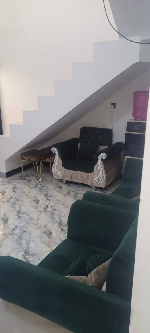 بيت ١٠٠متر كربلاء المقدسة حولي ابو مهدي المهندس سعره 43بي مجال لاستفسار اكثر الاتصال برقم ***********
