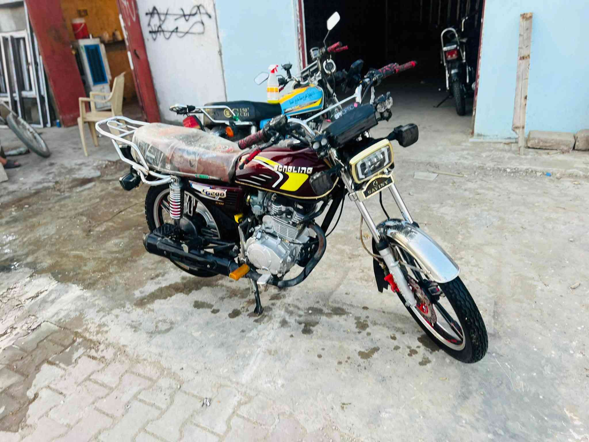 سيفان ٢٣ شكل ٢٤ بلادي محرك ٢٠٠ كهربائيات سلف كلها شغاله دراجه مال جناي رايدها ٥٥٠ وبيها مجال 
الرقم ***********
