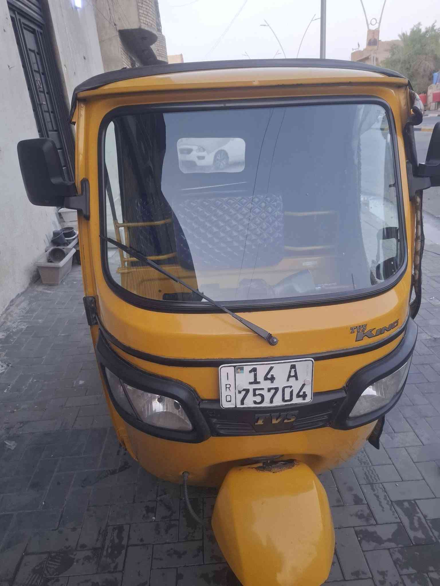 السلام عليكم تكتك 2020  رقم وسنوية باسمي، محرك ما مفتوح ، بيها ضربة بالصفحتين سعرها 5500. العنوان الحيانية
***********
