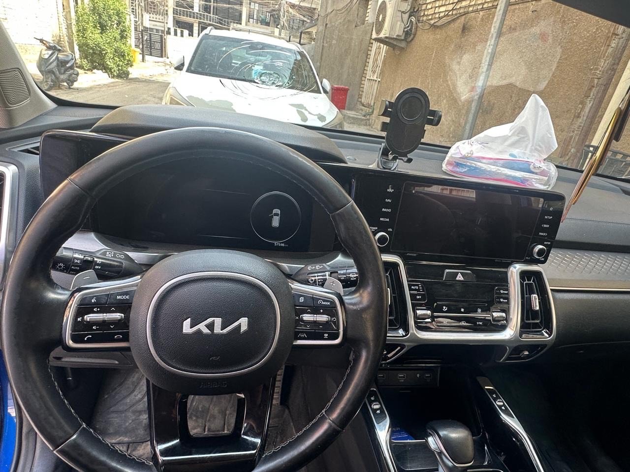 كيا سيرنتو موديل ٢٠٢٢ رقم بغداد اللون فيروزي مواصفات SXبرستيج فول مواصفات محرك ٤ سلندر تيربو بنوراما كشنات جلد مواصفات ١ / ١ حادثها تبديل بنيد ودعامية امامية مع تصليح خشم الشاصي مكان بسيط وبارد في الجاملغ الأمامي صور السونار مرفقة في المنشور السيارة ماشية ٥٧ الف كيلو متر سيارة جاهزة بدون نقص 
واتساب ***********