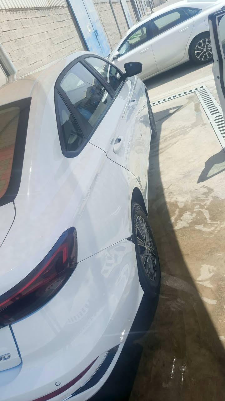 جيلي ام جراند 24 مثل ما موضح بصوره فول عده فتحه مثل ما موضح بصوره طكات ل بيهه وبيهه عته بل كير ابيع ع حالهه رقمهه ميسان تواصل ***********
