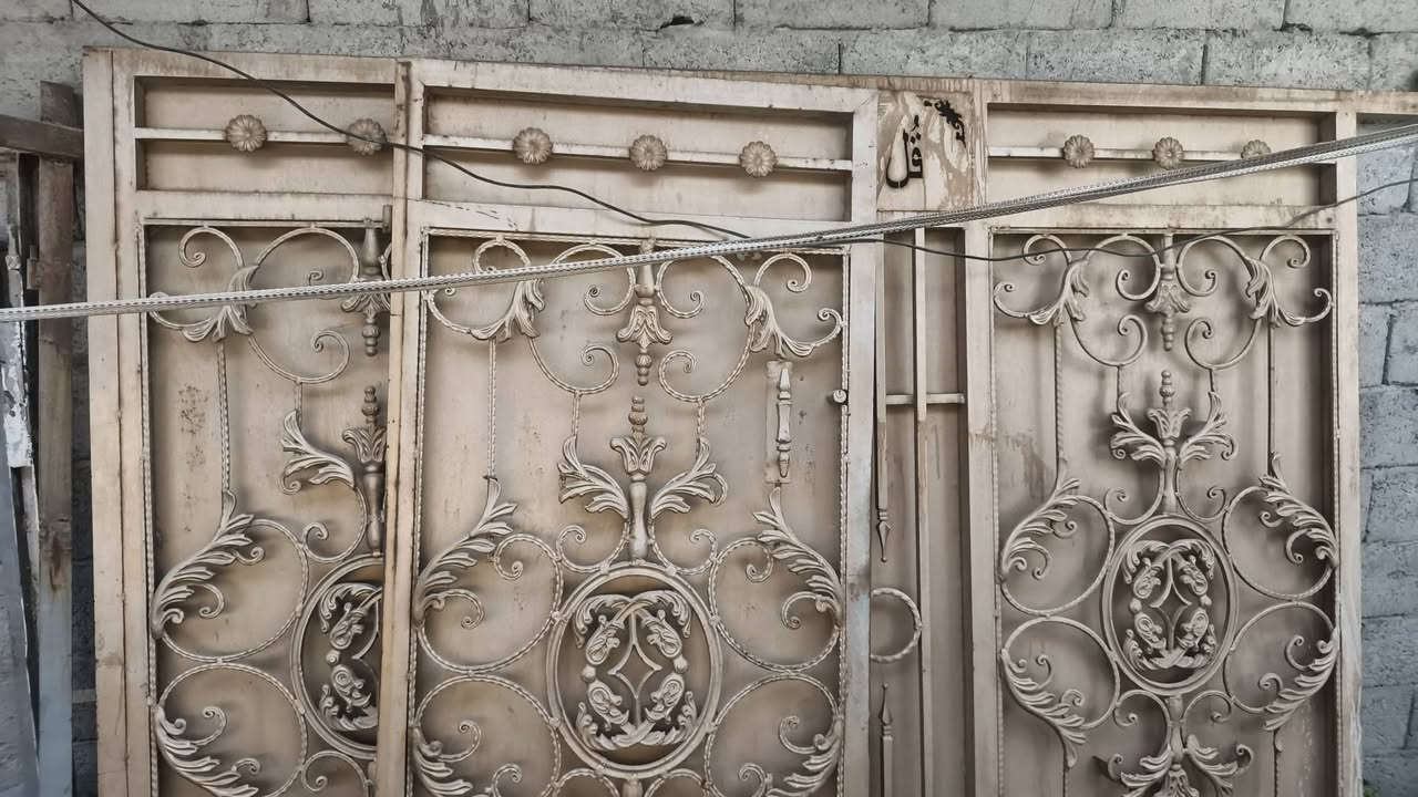 سلام عليكم باب سليت البيع العنوان حي البساتين مجاور المحكمة الشعب ***********
