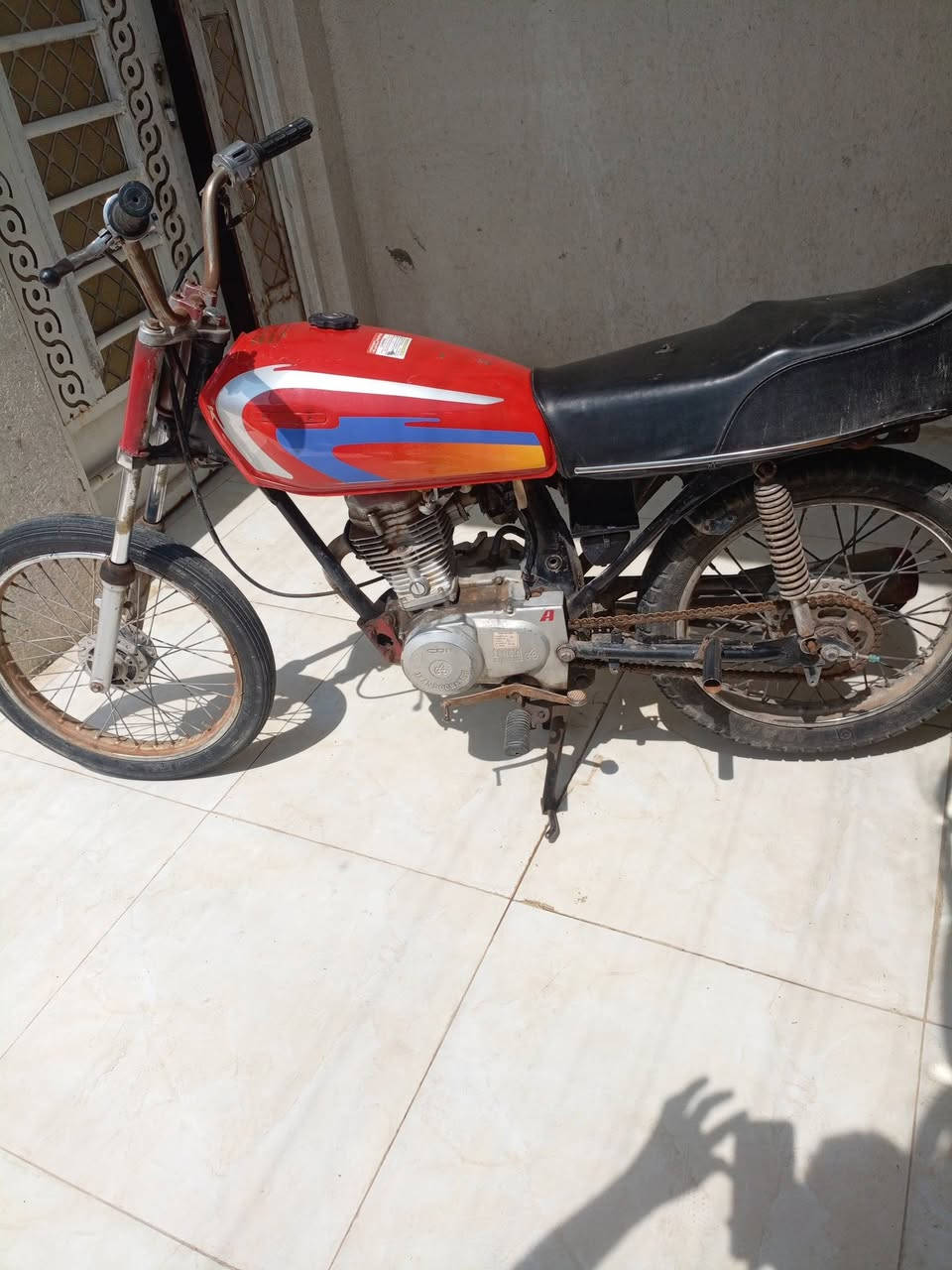 س ع دراجه نامه للبيع بدون اوراق مكينتها واكفه عوزها سبرنكه داخليه السعر 250الف قفل 🔒🔒وهذا رقم صاحبها *********** كوم حديد
