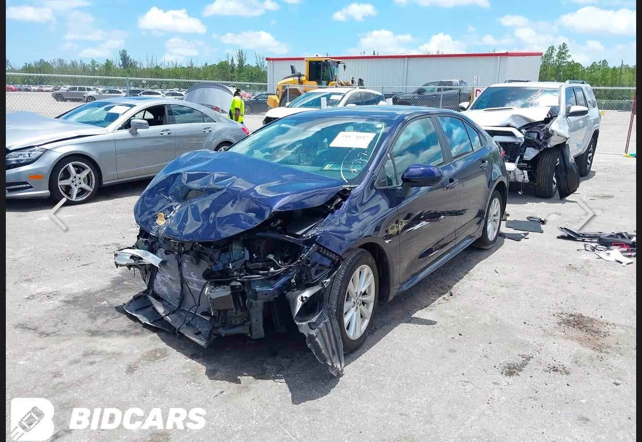 سلام عليكم فقط بيع
مكان بغداد السعر 118.    *********** 
كورلا موديل 2023 بسمي رقم بغداد
صوصفات بصمة كأمر دوارة شاشا حساس خلفي
امامي تحكم ربع جهات لايت عدسة ثلجي 
صور حادث مرفق بنيد  شطحي
