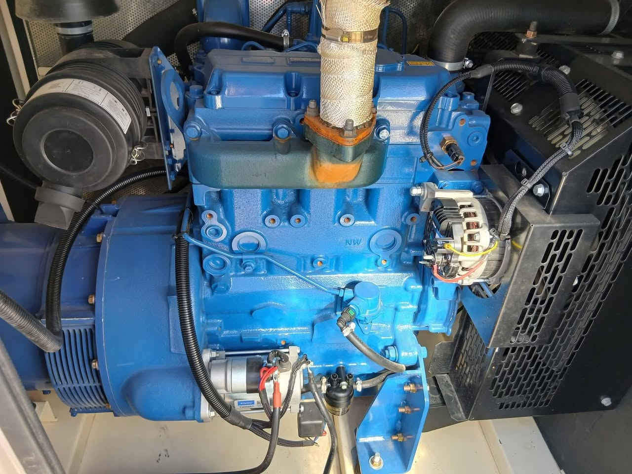 بيركنز افجي ولصن 3 بستم كاتم راس توليد لوري سومير 30KV 
التشغيل 1666 ساعه فقط  مع تانكي 1000 لتر حديد العنوان بغداد الكرخ
***********
