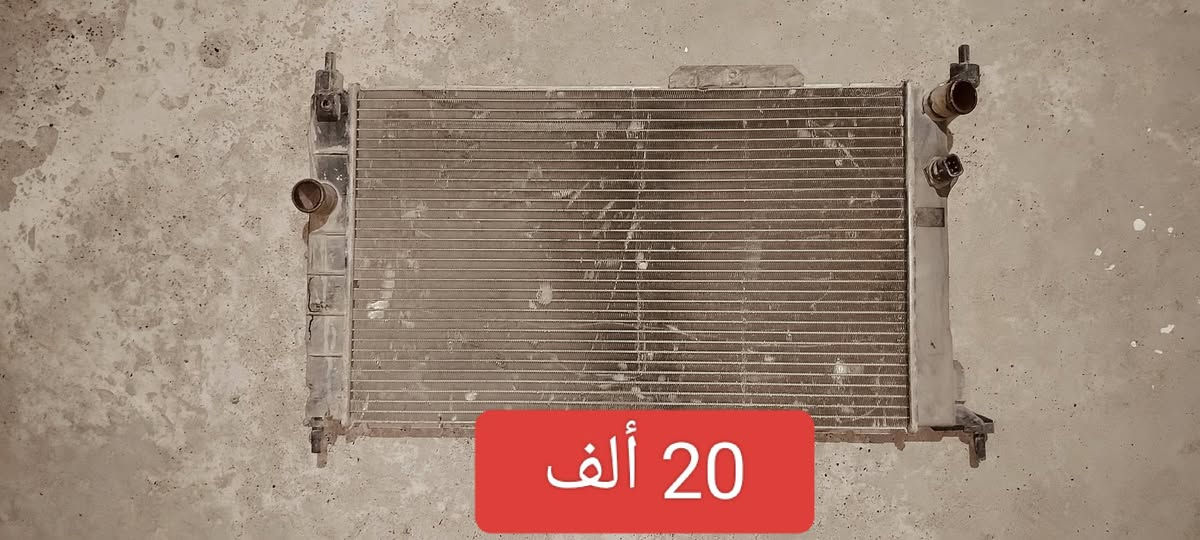 السلام عليكم
غراض اصلي 
فقط الراديتر الزبانه اللي ترجع للدبه مكسورة شرط النظافه للااغرض المعروضة
مكاني موصل ايسر
***********
الاتصال نهارا
