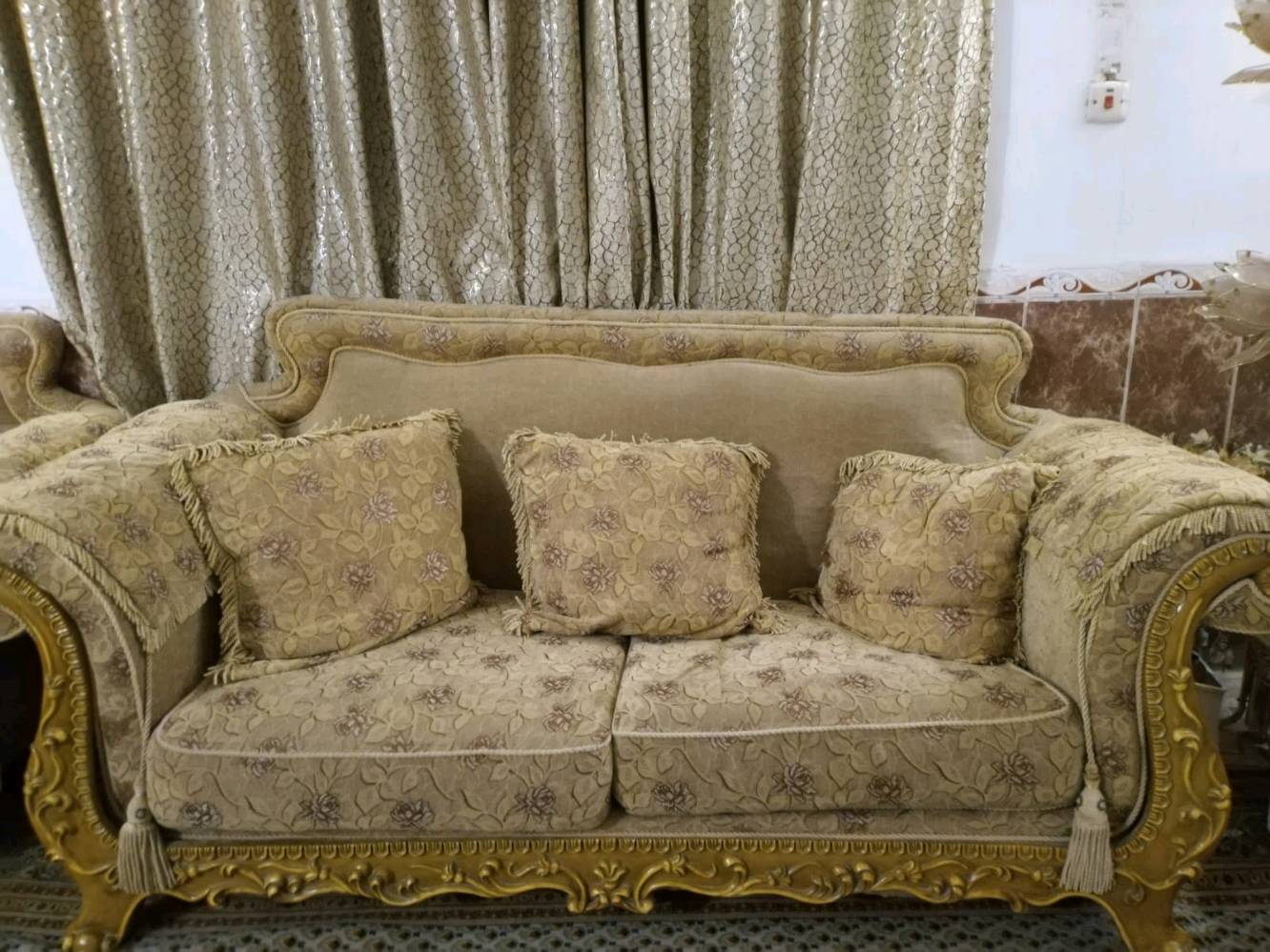 قنفات نوع جيد و نظيف بي فردي ٤ و ثنائي ١ و ثلاثي ١ سعره ١٧٥ الف للاتصال على الرقم 
***********
