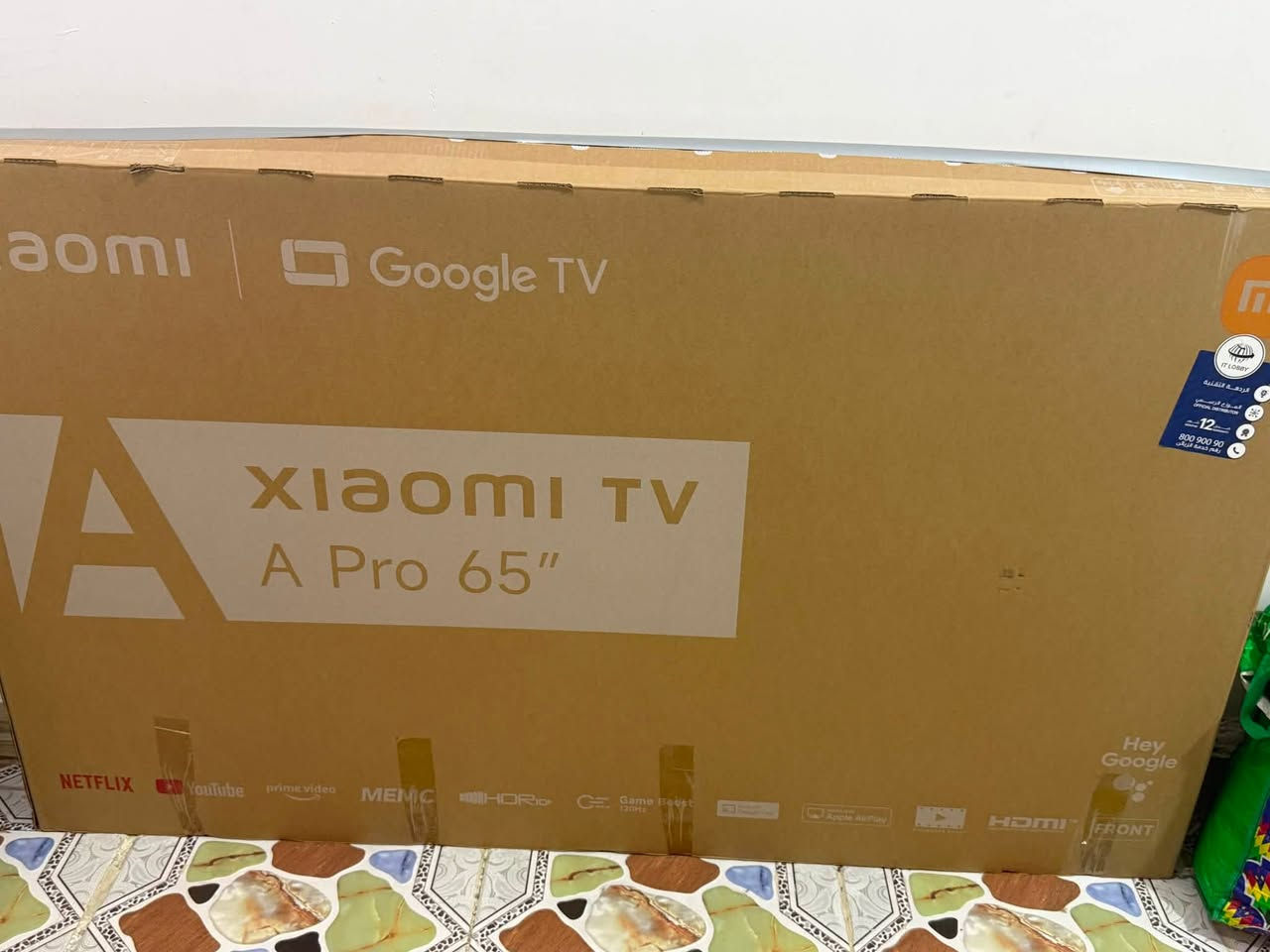 شاشه شاومي (A Pro 65) جديده انتاج ٢٠٢٦ مستخدمه ٥٧ يوم بعدها بالضمان ضمان لمده سنة
اشتريتها جديده ب٨٣٥ 
قيم بما يرضي الله 

هاي مواصفاتها 
للاستفسار  ***********

شاشة Xiaomi TV A Pro 65" 
1. الشاشة والعرض
• المقاس: 65 بوصة.
• الدقة: 4K Ultra HD (3840 \times 2160 بكسل).
• نوع اللوحة: QLED / LED إطار معدني نحيف جداً (Bezel-less).
•
• معدل التحديث مع تقنية MEMC لتنعيم حركة المشاهد السريعة، وتدعم 120Hz Game Booster (عند دقة 1080p).
• تقنيات الصورة: تدعم HDR10 و HLG و Dolby Vision / Filmmaker Mode.
2. النظام والأداء
• نظام التشغيل: Google TV (يدعم متجر تطبيقات Google Play وتطبيقات مثل Netflix, YouTube, Prime Video وغيرها).
• المعالج: Quad-core Cortex-A55 (رباعي النواة).
• المعالج الرسومي: Mali-G52.
