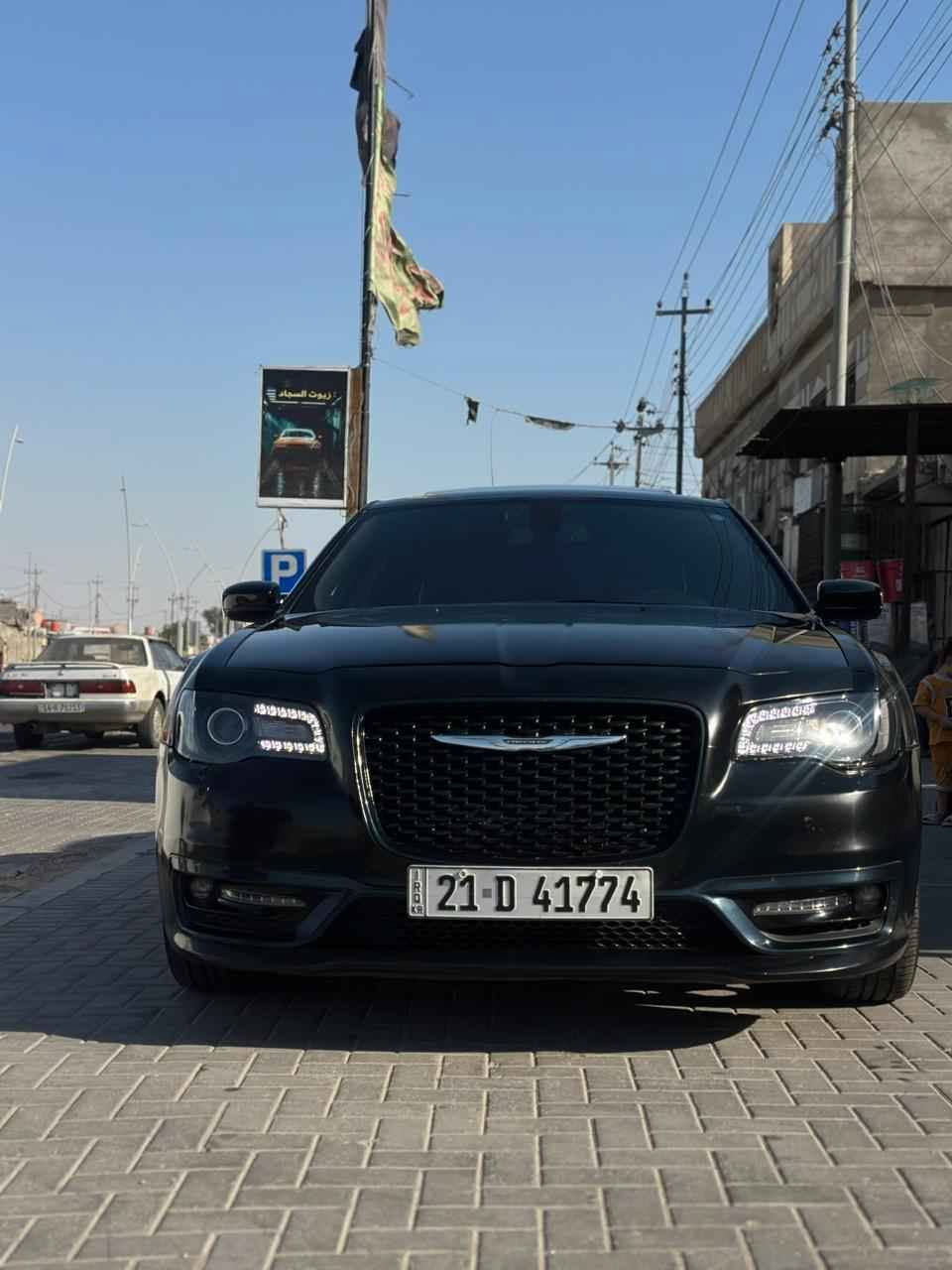 اوباما  S , سليمانيه كفاله بيه باب السايق والمكر صبغ اثر شخط والباقي كفاله عامه والتكمه بيهه رصعات موظح بالصورة السيتره ماشيه 120 كم 
سعرهه 240 وبيه مجال حك الجيه السياره جديده جدا وبالعافيه ع الياخذهه للاستفسار الاتصال ع الرقم   *********** مكان السياره البصرة البصرة, العراق
