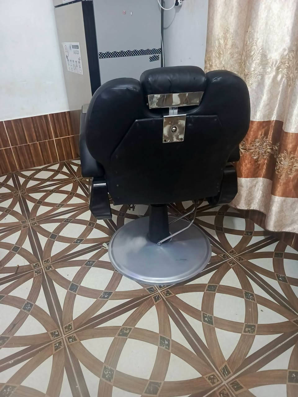 كرسي 💺 حلاقة  كلش انضاف شغال  اخو الجديد شبح 👻 العنوان الانبار القائم التواصل ع وتساب  او رقم 📱 ***********
