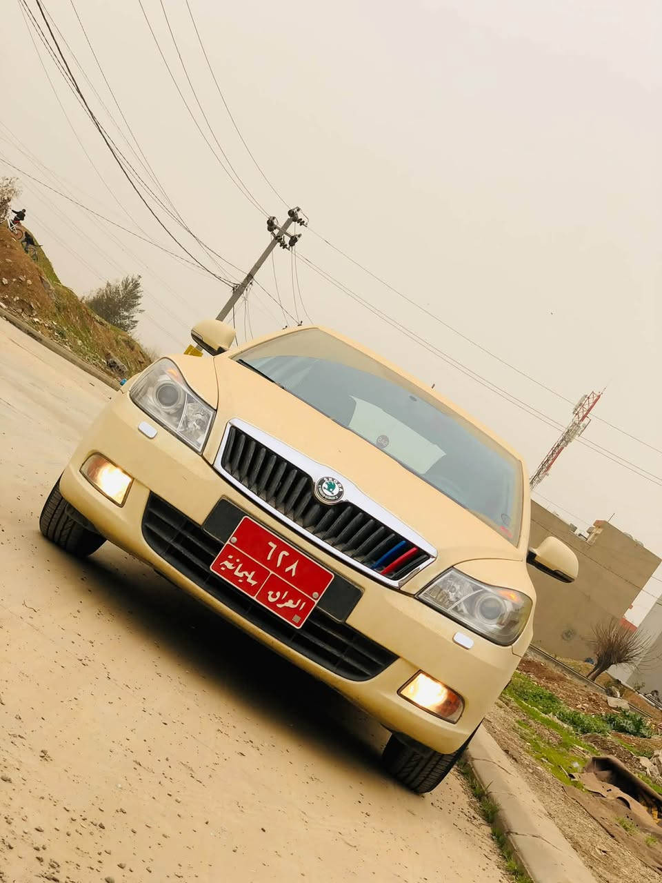 Skoda octavia 
Model 2013 
سکۆدای مەکینە ١٦ گێرعادی سەیارەکە هیچ بۆیاخی نیە  و نمونەیە لە جوان و پاکی ٤٠٠ هەزار ڕۆشتووە و گێرو مەکینەی بیلادیە 
هەرکەس ویستی مەسج بکات ***********
