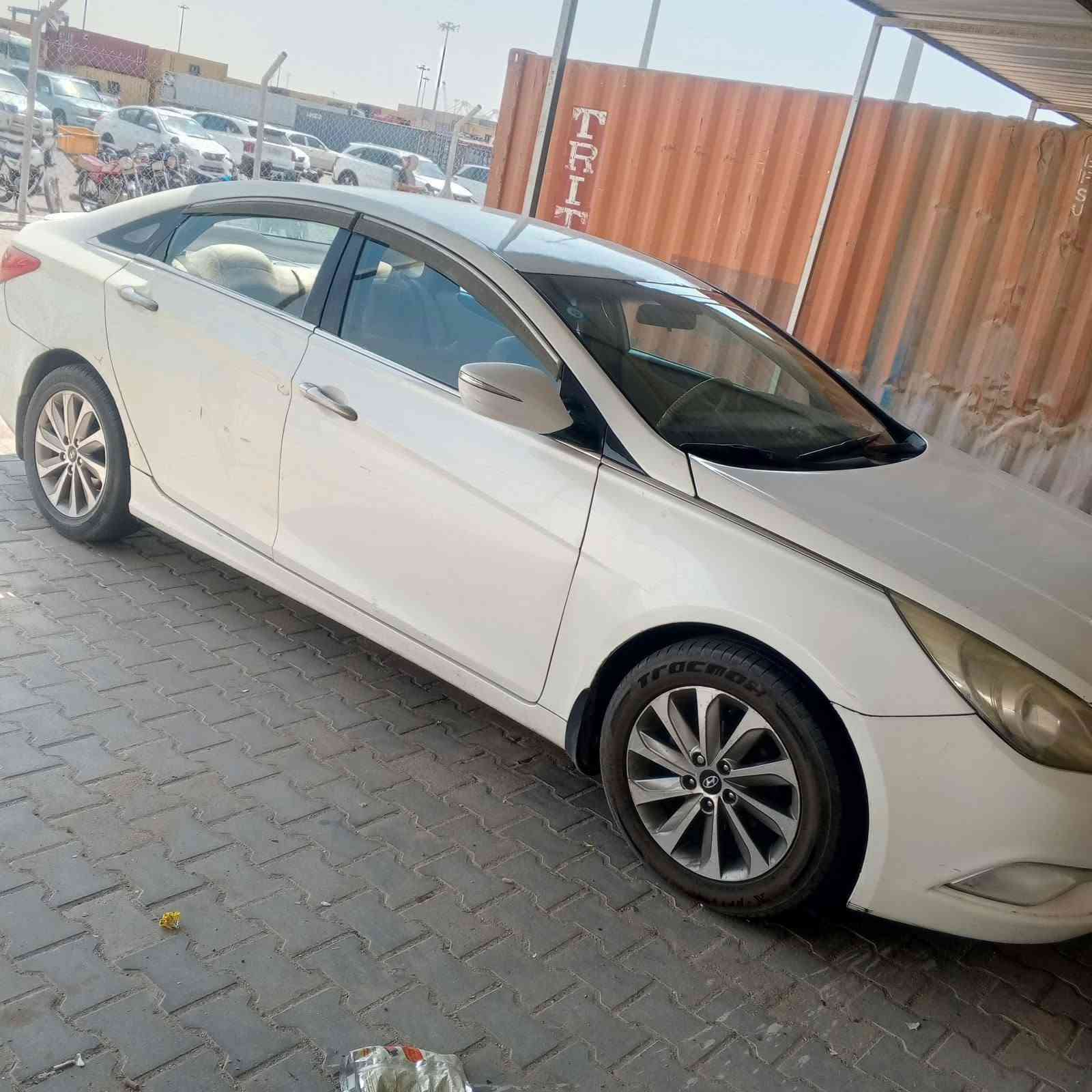 2014 
خليجي
بيها باب وجاملغ 
الباقي كفالة
السعر 110 وبيها مجال للشراي 
***********
اخوان مكلف بالنشر التواصل مع صاحب السيارة 
العنوان البصرة .الطوبة والنخيلة البصرة, العراق

