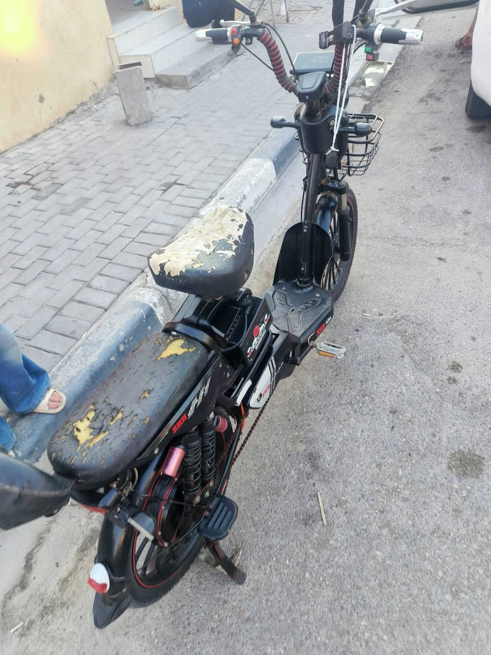 سلام عليكم دراجه شحن للبيع سعر 175وبيهه مجال  بطاريات وتايرات جدد ماصارلهن اسبوع ***********

