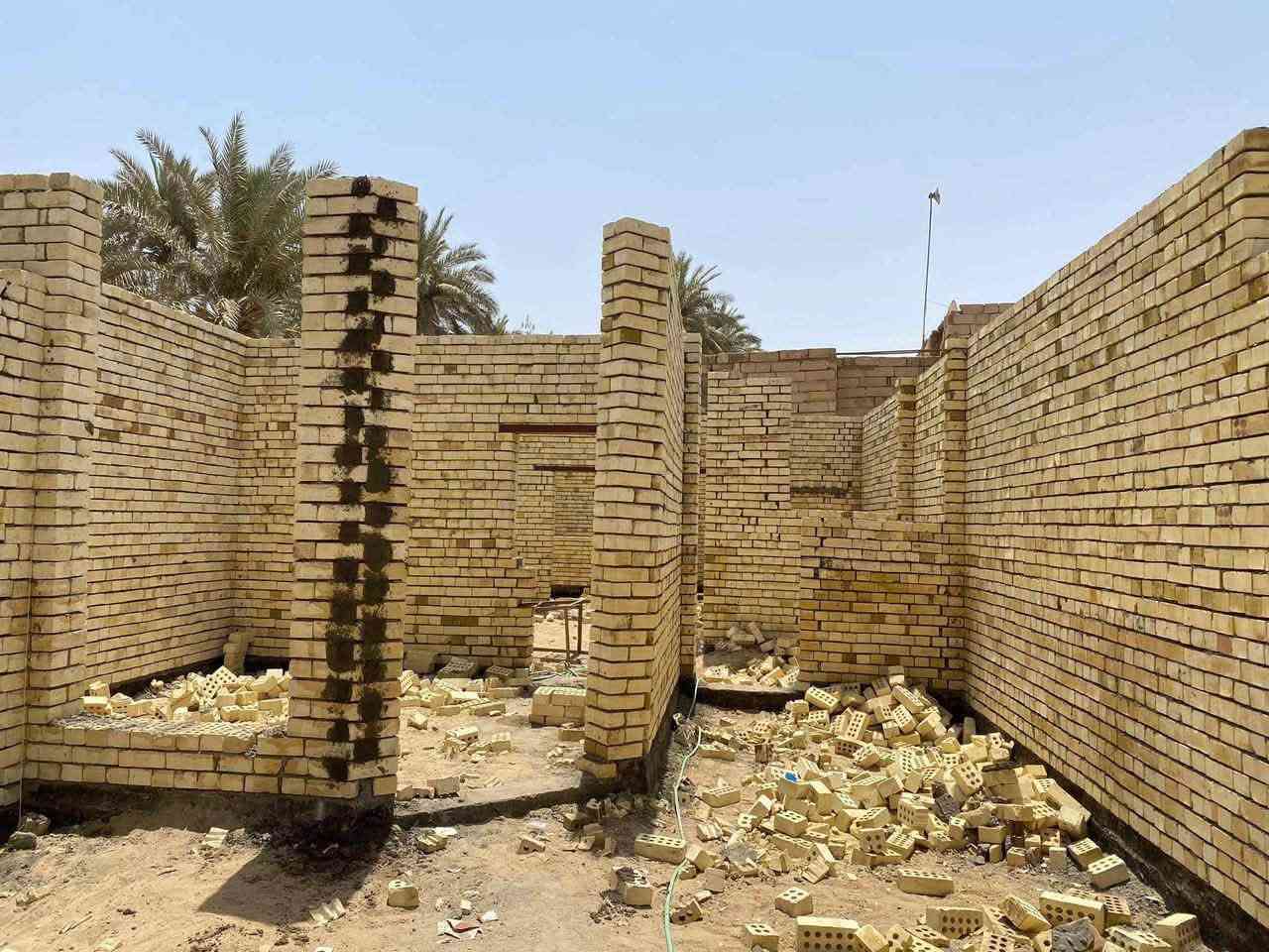 سعر ابلاش بالنسبة للمنطقة والاسعار الي بيها متوازي على البيع 

بيت في كربلاء البوبيات( حي السادة )ال ثابت عامود ٥٥ عرض الشارع ٨ م الشارع منطقة متكاملة الخدمات (ماء مجاري كهرباء تبليط) سند ٢٥  
يبعد عن الامام الحسين عليه السلام 2800 متر
مساحة البيت ١٥٠ م طابق واحد 
واجهة ٧.٢٥ م
نزال ٢١ م تقريباً
غرفتين نوم
بيت مسلح طابوق واجود انواع المواد من كهرباء وماء ومجاري
سعر البيت(155،000،000) (مئةوخمسة وخمسين مليون ) بي مجال للشراية 

البيت مع الاثاث من سبالت وغرفة نوم وكاونتر وغسالة وبعض الملحقات
  ‪***********‬ واتساب /اتصال /ابو عباس
