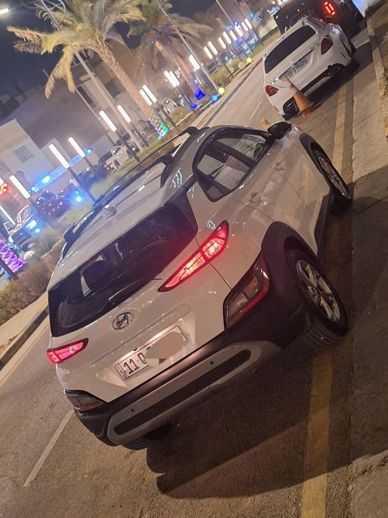 هونداي كونا 23 فوول مواصفات رقم بغداد باسمي وارد امريكي حادث خلفي تبديل صندوق بلادي ابيض وبارد جاملغ خلفي جميع الايرباكات سليمة  محرك 2000 دوش مواصفات اعلى سلاست فتحة لد ناري رادرات امامي خلفي جانبي تحديد مسار تدفئة تبريد ويل جبير وباقي المواصفات موجودة اني مستوردها ع ايدي ومصلحة ع ايدي ومرقمه ع ايدي اعرف شبيها ما بيها مالك الاول الها واستخدام بنية وماشية 16 الف ميل وتو ويل المرغوب مكاني بغداد الدورة الاتصال *********** بغداد, العراق
