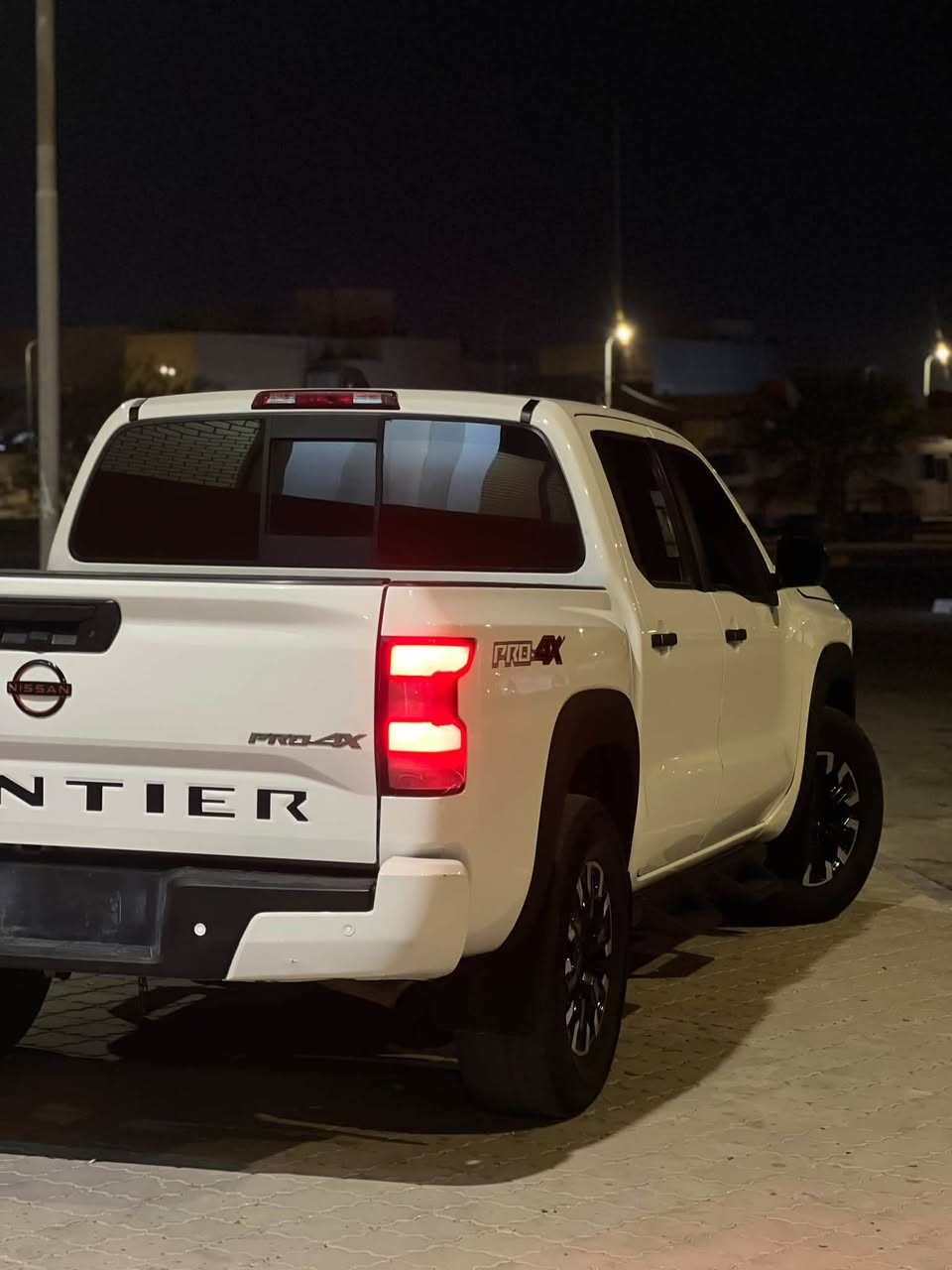 البيع نيسان فونتيرة 2022 PRO-4X  ماشية 100 الف 

✅كير محرك كفالة 
صور الحادث مرافق المنشور

* أوتوماتيك 9 سرعات
* دفع رباعي 4WD
* دبل بنظام تحويل بسرعتين
* دفرنس خلفي إلكتروني قابل للقفل، 

* 5 مقاعد Crew Cab.
* مقاعد أمامية Zero Gravity.
* تنجيد قماش Charcoal مع خياطة Lava Red في PRO-4X.
* كرسي السائق كهربائي 8 اتجاهات.
* دعم قطني للسائق.
* كرسي الراكب الأمامي يدوي 4 اتجاهات.
* المقاعد الخلفية قابلة للطي بنسبة 60/40.
* مسند ذراع وسطي للمقاعد الخلفية.
* أرضيات وفرش مخصص PRO-4X.
* إضاءة داخلية LED. 

📍البصرة 
السعر 200 بيها مجال 
لاستفسار/***********
