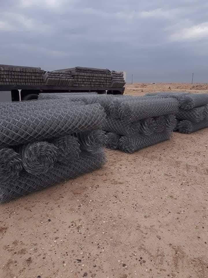 الموج الهادئ • اسيجة BRC • نصب أعمدة كهربائية