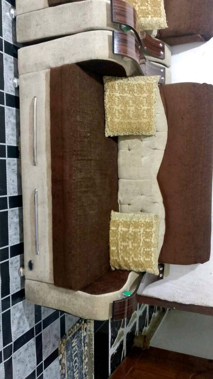 سلام عليكم عندي تخم مستعمل قليل مستعمل شهر سعر 350بي مجال عله 300