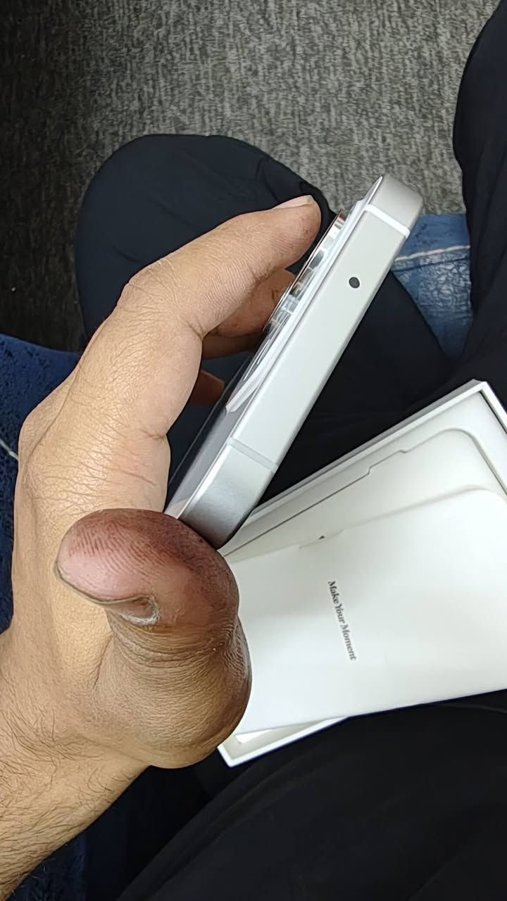 اوبو رينو 16 
oppo reno 16  5g 
السلام عليكم للبيع او مراوس بأيفون 
جهاز فقط مفتوح من الكارتونه ممشحون ولا مستخدم
ذاكرته 256 / 12+12
بطاريه 6000 / 80w
معالج سناب دراكون 7 جين 4
شاشه 120 هرتز
كامره 50 /  زوم 120x
سعر الجديد حاليا 920 الف واني فقط فتحته من الكارتونه 
مكاني بغداد 
***********
اذا اكو مراوس بأيفون 15 برو ماكس 
او 13 برو ماكس  شعندك نزل 
بيع او مراوس
