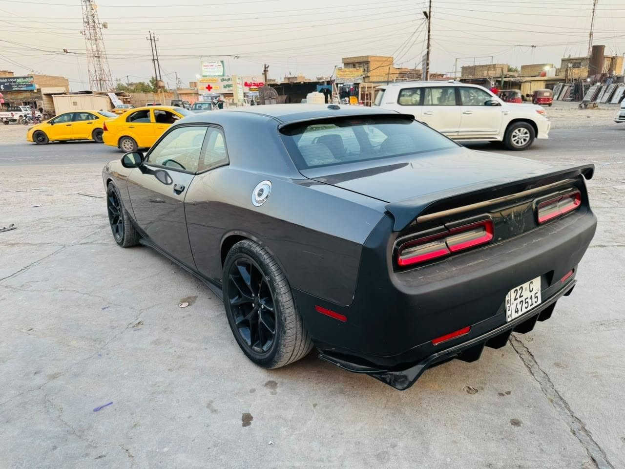 السلام عليكم 
چالنجر 2015  محرك 3600 مواصفات sxt 

گير محرك كفالة 
ويل 20
كاملة بدون نواقص 
بيها قطعة وحده مصلحه الباب مثل ما موضح بالسونار 
رقم اربيل هزة جديدة  
تدفئة تبريد 
صدر جديد 
تايرات نص عمر 

السعر 135 
مكاني بغداد

رقم الهاتف ***********
