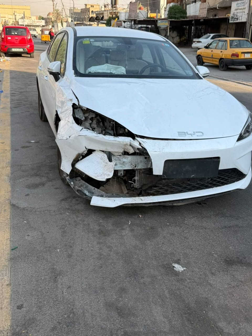 سيل 5بيه حادث بلبجم ماشيه ٧٠٠٠ صفحه اليمنه الضرر ايرباكات طاكه وجاملغ اليسره يصير باردشغاله وتمشي بس راديتر مزروف  مكانه البلديات تقاطع الامن ***********

