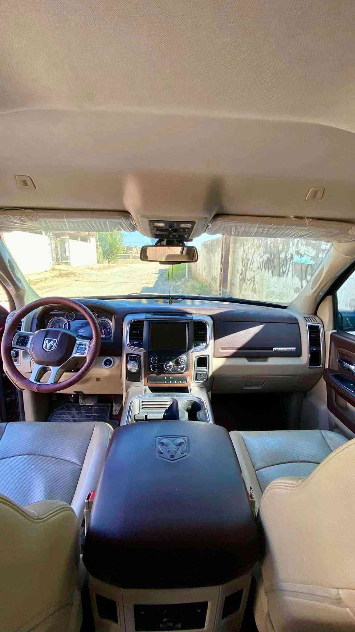 RAM Laramie 2018
رام لارامي ٢٠١٨
لون ماروني ميتالك
باب طويل بدي قصير المرغوب 
دواخل جلد بيج مع جوزي وصاج بلاد
مكينه 6v
رقم الماني جديد مميز  
كشنات كهربائية مع خزن و مفصولة
تبريد قطعتين 
كشنات تبريد وتدفئة مع تدفئة ستيرن
دوسة البانزين والبريك متحركات كهربائيات
شاشه كبيرة 
كامره خلفية متحركة 
ويل كب كروم حجم ٢٠ انج
الجامة الخلفية كهربائية
لايتات زنون ليزرية
نضام صوتي مع دمام كبير تحت الكشنات pioneer 
غطاء بدي
منضومة غاز ايطالية مع خزان غاز ٢١٠ لتر
حادث جانبي جاملغ جهة السائق / مبدل ومصبوغ مع البنيد / بجم بلادي مابي شي
البصرة - مجمع الامل السكني
السعر 179 ورقة
للتواصل واتساب او اتصال
***********
