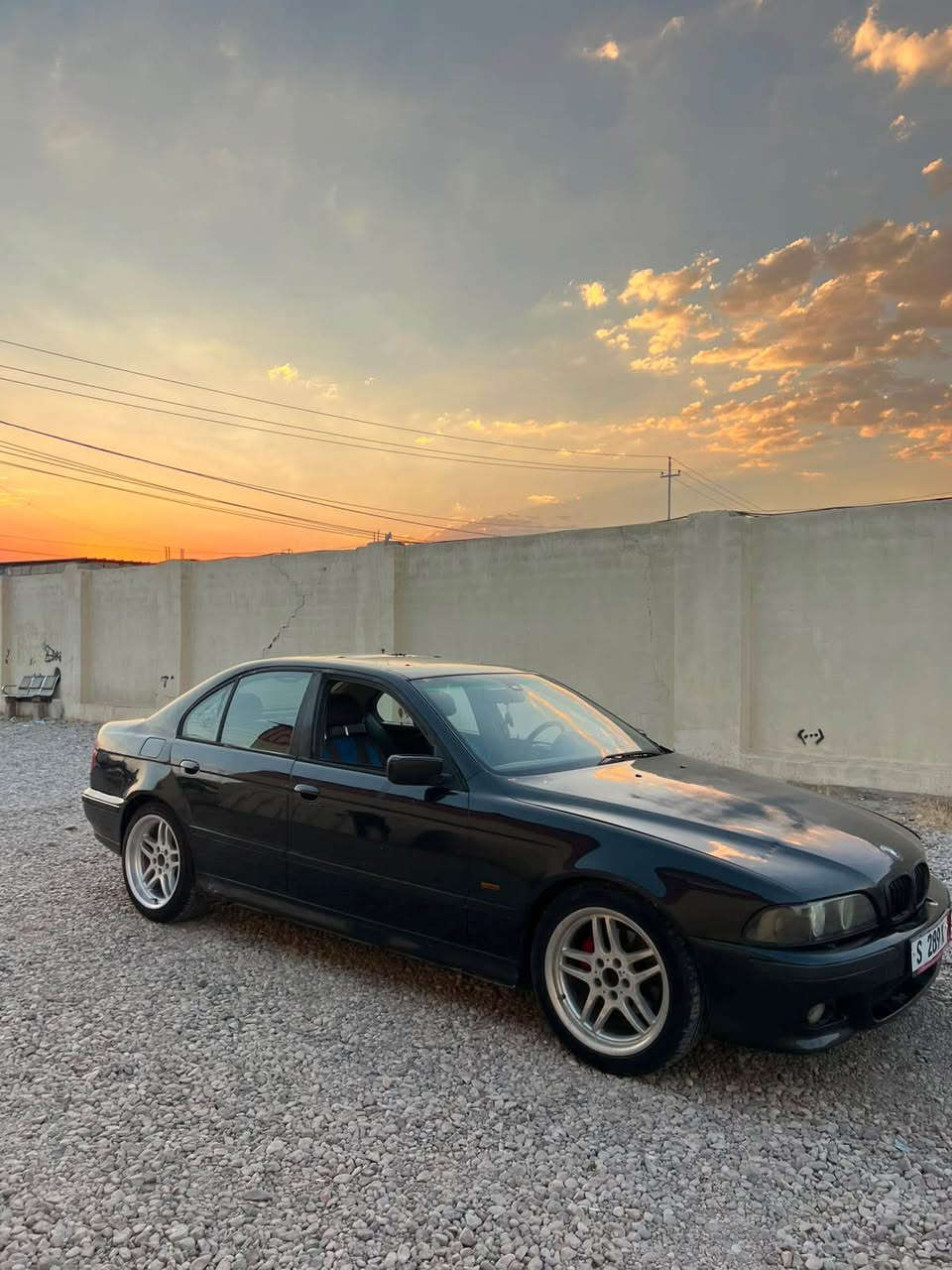 BMW e39 
سعر ٤٤و مجال
مۆدئل 2000
گئر و مەکینە بە شەرت
جەمپەکی بجوکی دواوەی هەیە پئشی کەپسە
جوار تایەو ویلی ئیم خاوئنی لە بنە 
مەنەفئستە پاکانەو غەرامەشی بە شەرتە   
تاخمی زۆر توندو تۆلە
شوئن روفیا 
ژم*********** اكر, نينوى
