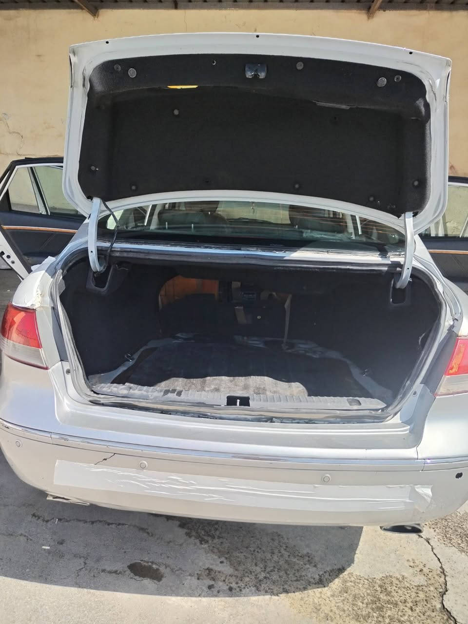 السلام عليكم
سياره للبيع سوناتا كرانديور (مامسجل) كص

سياره نضيفة محرك كير بل شرط نضافة فول

حجم المحرك 2700 ✈️

اقتصاديه فول بل بانزين ⛽ 

موديل 2008

سياره جديده شركة

تبريد ثلج قطعتين ❄️❄️

صدر جديد تايرات نص عمر

تحكم ستيرن مرايات شفط🚏

كشن  كهربائي

السعر 42 وبي مجال للشراي ***********
