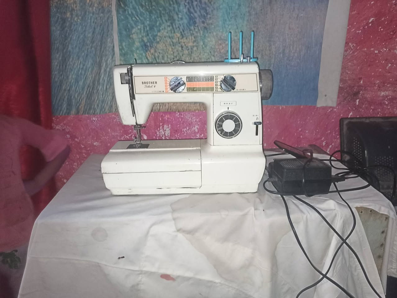 مكينة جديدة ومرتبة نوعيتها براذر  شغالة سعرها ب١٥٠ وبيها مجال قليل مكاني البصرة زبير 
موجود واتساب ***********
