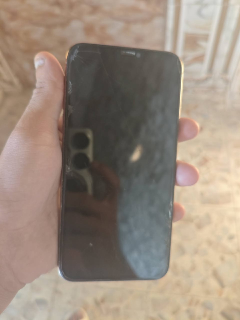 ايفون ١١ برو ماكس
لون ذهبي
مبدل بطارية 
بطاريته ٩٦ 
نظافة ١٠٠ مثل ماواضح بالصور
(اللزكة مال شاشة مكسرة شاشة مابيهه شي نهائيا)
نموذج m
ذاكرة ٢٥٦
وكلشي بي شغال وع فحص
٢٤٠ وبي مجال قليل
مكاني بغداد تاجي سبع البور
***********
