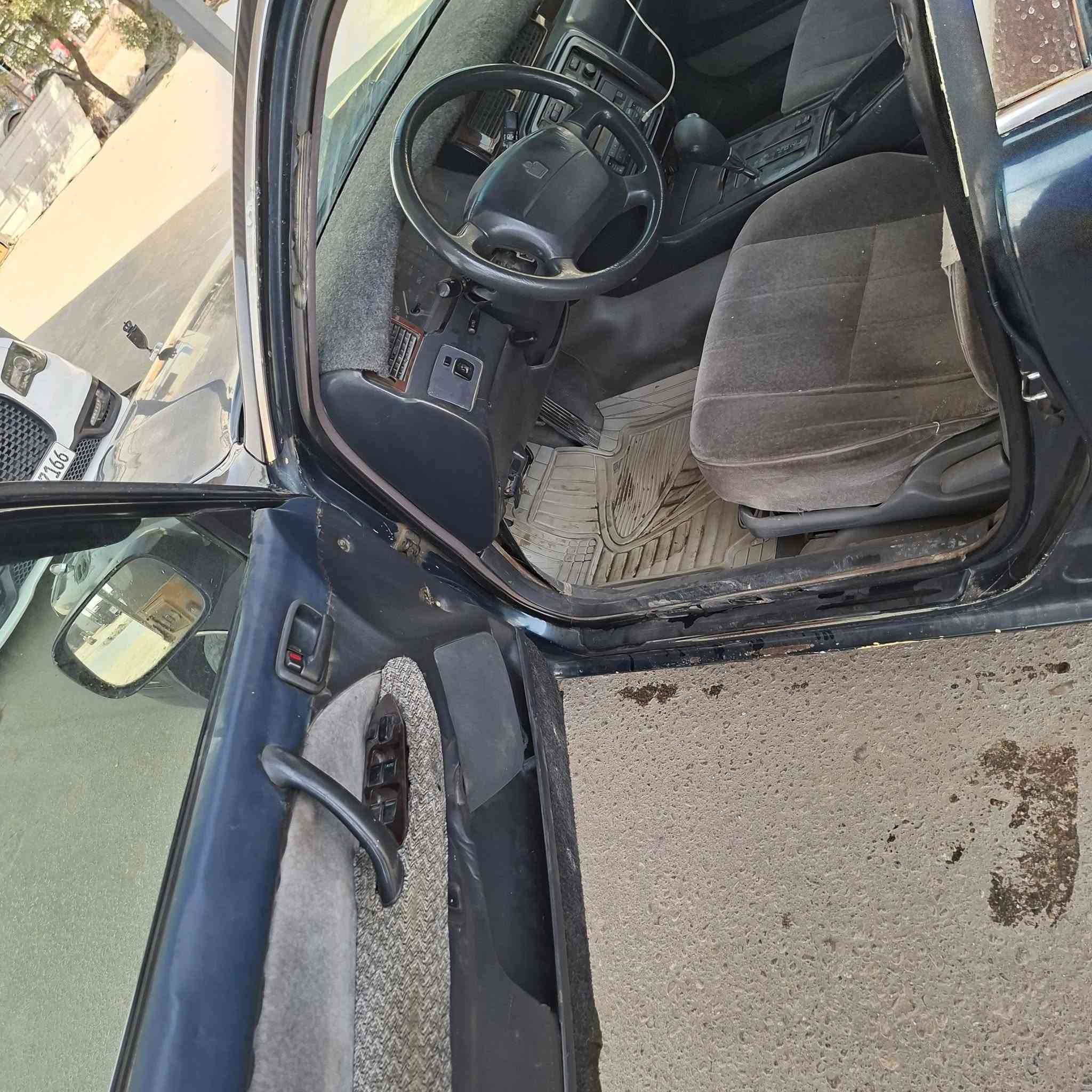 للبيع راس الثور تكم موديل ١٩٩٦ السياره كير مكينه حداديه تخم تاير جاهزه فقط تبريد طفه ومافحصته 
السياره مصبوغه عام 
رقم بغداد نكليزي بسمي السياره بدون ضربه قويه 
السعر ٧٣وبيه مجال للشراي فقط
مكاني بابل القاسم 
*********** هذا بيه واتساب 
***********
