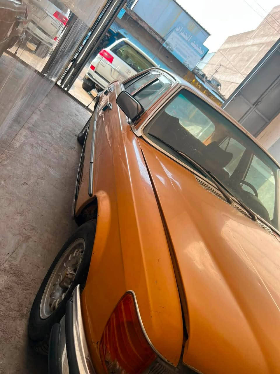 مرسيدس
280se 
موديل ١٩٧٧
مكينه و كير جاهزات
بدون اي  خياسات السياره نظيفه
للتواصل: ***********
