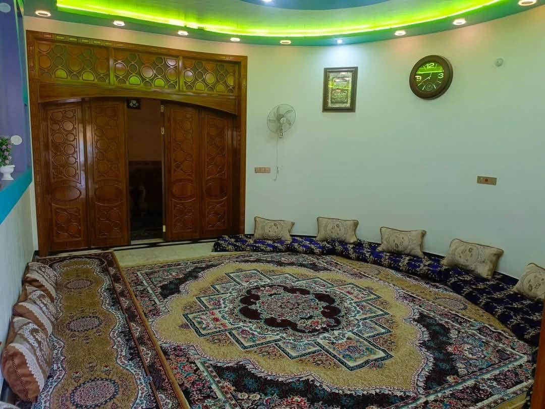 السلام عليكم دار للبيع طابو زراعي سند ٢٥ في منطقة الابراهيميه الحسينيه بناء حديث سنة ٢٠٢٢ المساحه ١٣٧٠م يبعد عن الشارع العام ٥٠ متر يحتوي على ٢غرف نوم وصاله واستقبال و٤٠ متر حمامات ومخزن وحديقه اماميه  وخلفيه وقطعه ٤٠٠متر خارجيه الاستفسار على الخاص او الاتصال على الرقم التالي ***********
