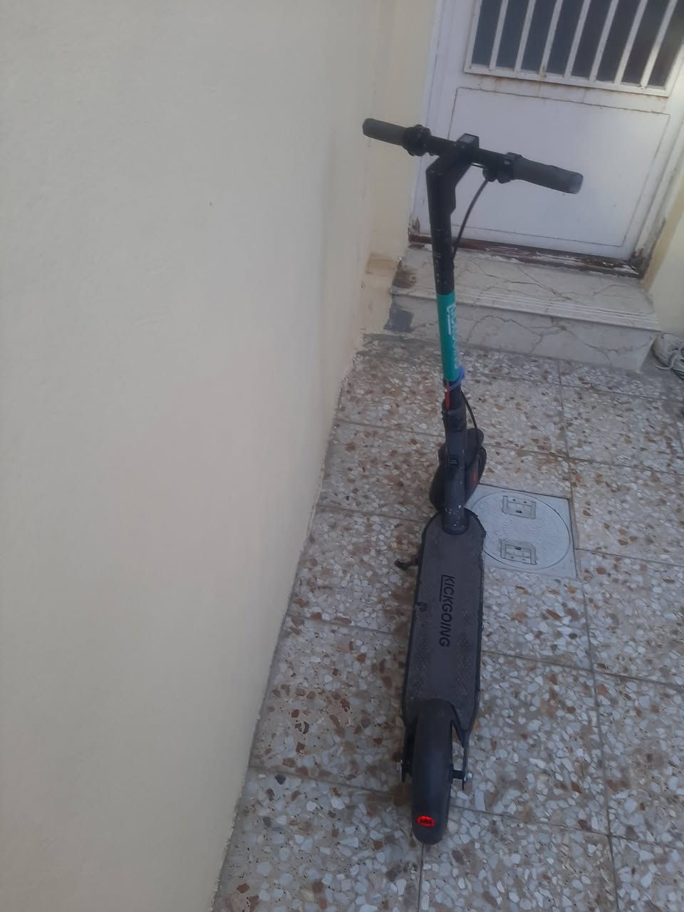 السلام عليكم شحن للبيع
سكوتر شحن 
١. البطاريه ليثيوم ٤٨ فولت تمشي بل شحنه الوحده ٢٠كيلو 
٢. السرعه ٣٠ حقيقي 
٣. النوعيه كوري باله اصلي 
٤. مابي اي نقص تاير وحساس 
. ... السعر  ١٤٠ 
العنوان الفلوجه حي الرسالة شارع نهر فليح 
الرقم ***********
***********
