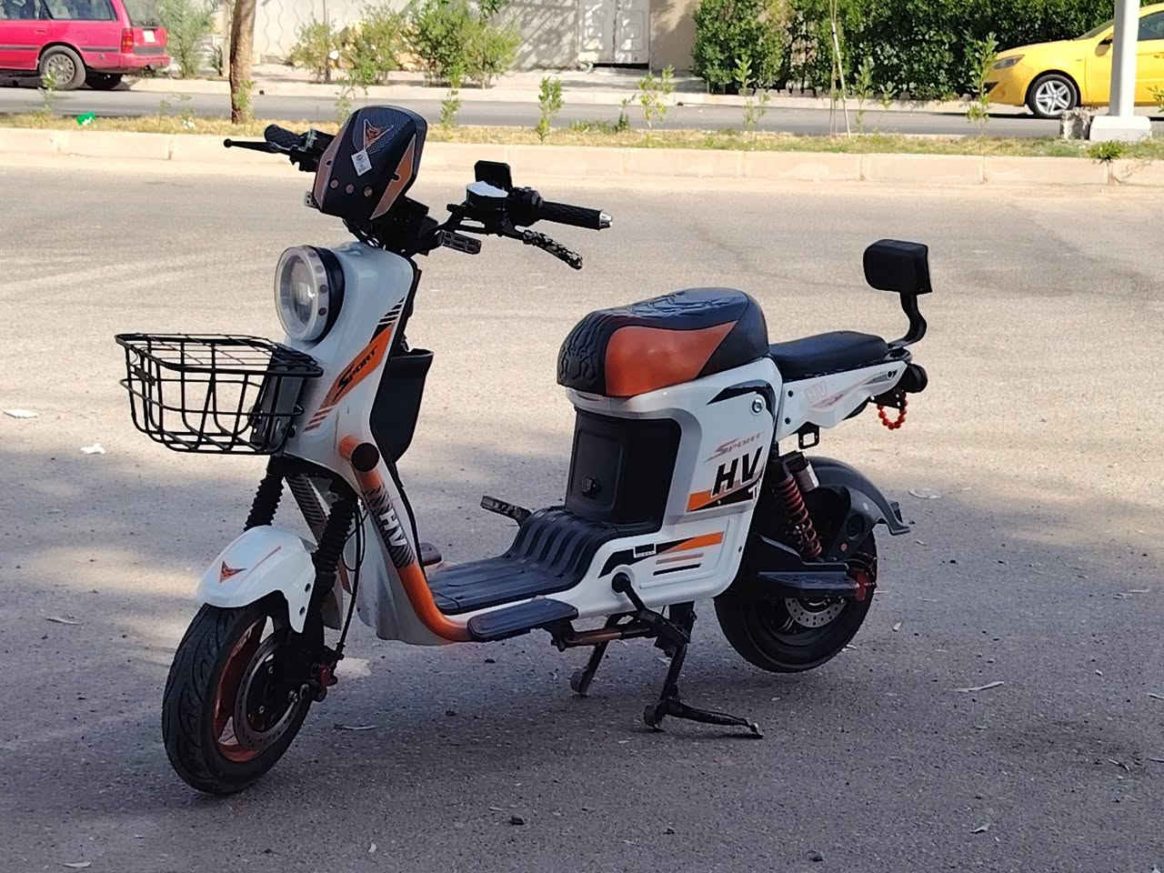 سلام عليكم دراجه شحن للبيع فول مواصفات فول نضافه شخط مابي  جديده كهربائيات فول مواصفات الدراجه مثبت سرعه وبيه نضام رجوع للخلف  ٤ سرع ٥ بطاريات حجم كبير شرط الدراجه مامتعوبه سعر  ٤٥٠ وبيه مجال للشراي يطب خاص ويدلل
